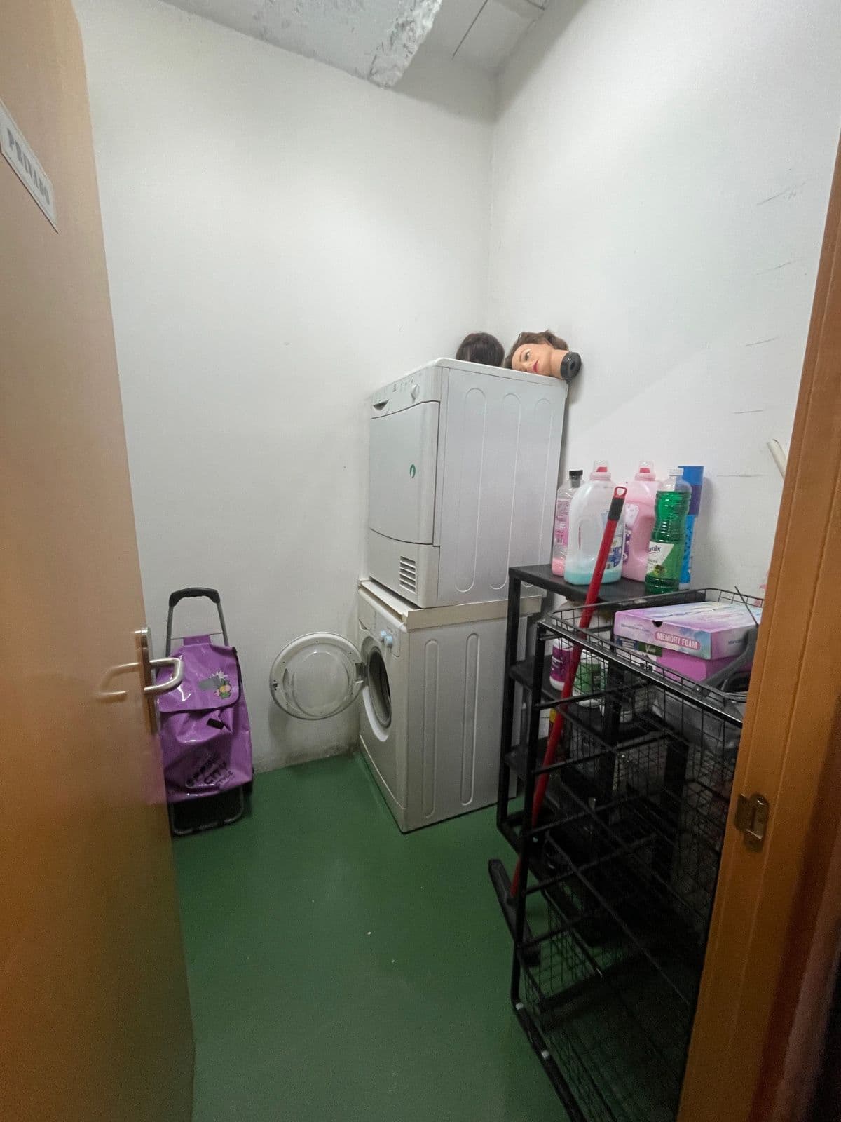 Se vende local de peluquería de 250m2  en funcionamiento. - imagen 7