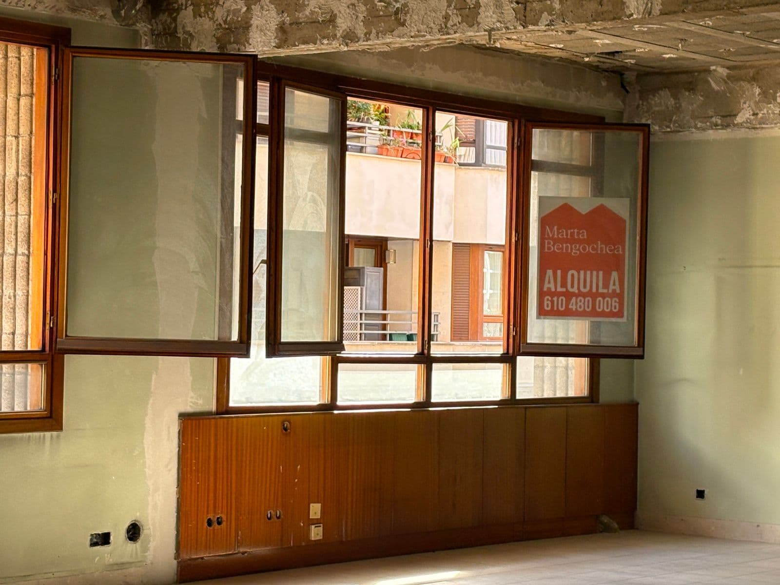 Se alquila amplia oficina en calle San Prudencio - imagen 20