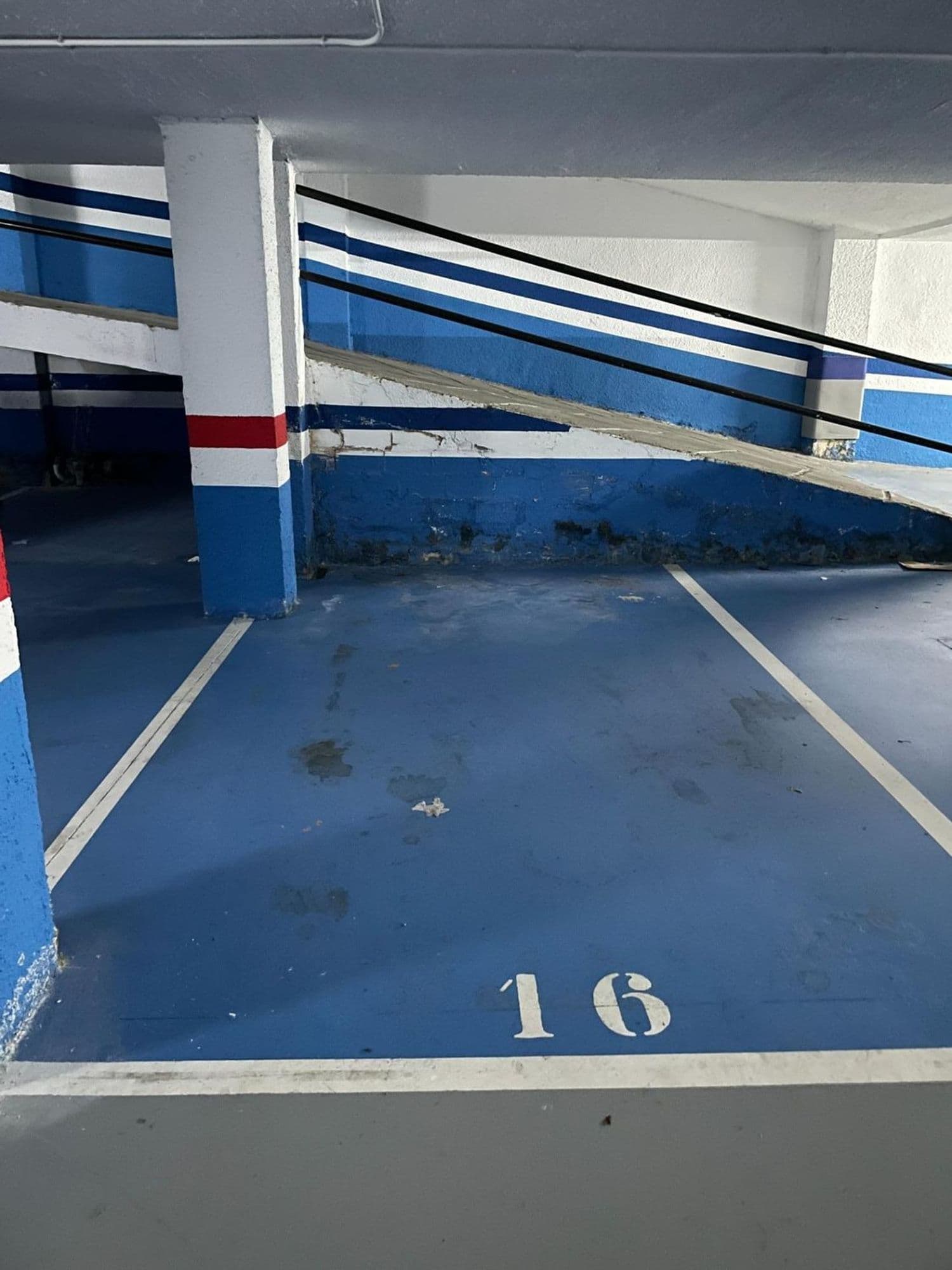 Se vende Plaza de garaje amplia en Adriano VI, 20 en el sotano segundo. - imagen 5