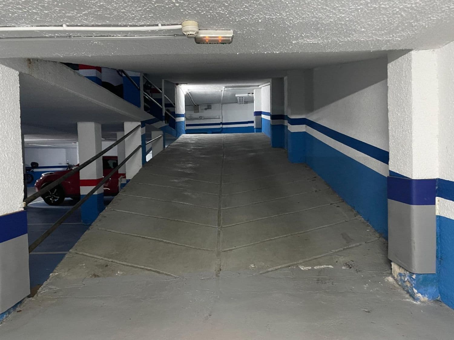 Se vende plaza de garaje doble en longitudinal, en Adriano VI, 20, en el sótano segundo. - imagen 3