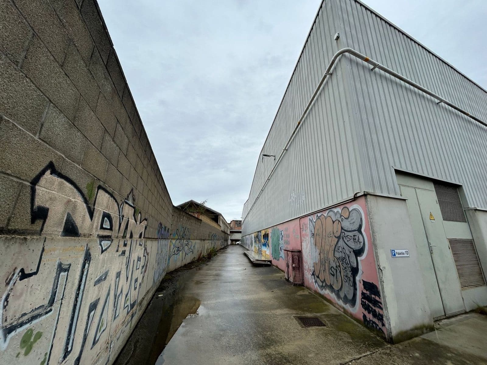 Se vende amplia nave industrial en el polígono Uritiasolo.  Exento de los procedimientos de declaración en materia de calidad de suelo - imagen 8