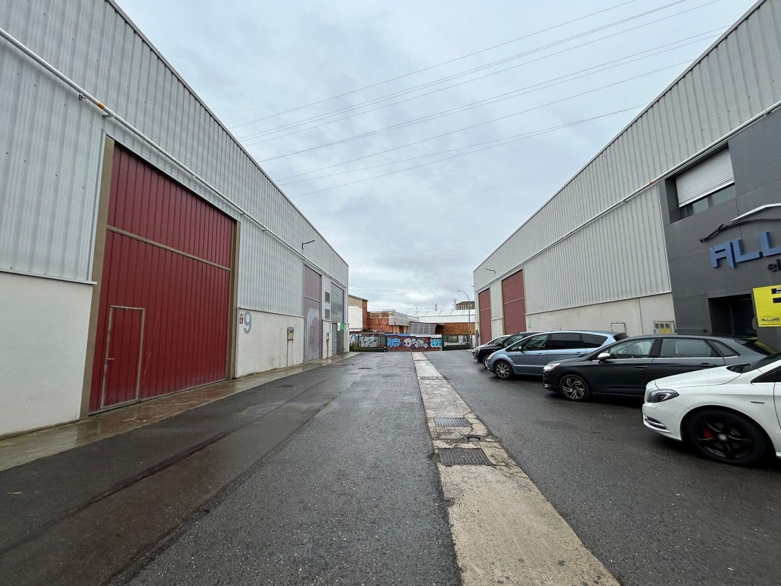Se vende amplia nave industrial en el polígono Uritiasolo.  Exento de los procedimientos de declaración en materia de calidad de suelo - imagen 11