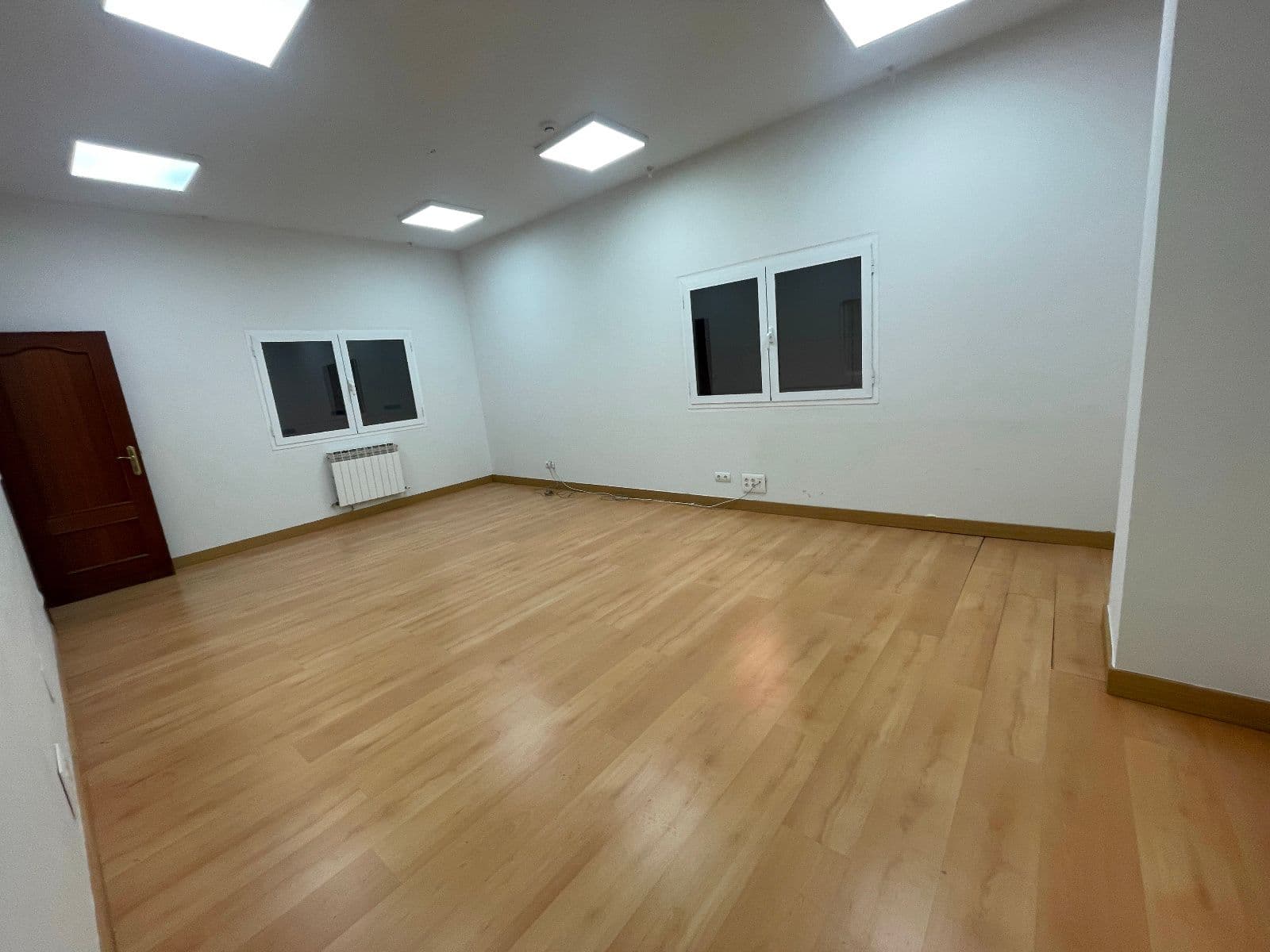 Se vende amplia nave industrial en el polígono Uritiasolo.  Exento de los procedimientos de declaración en materia de calidad de suelo - imagen 6