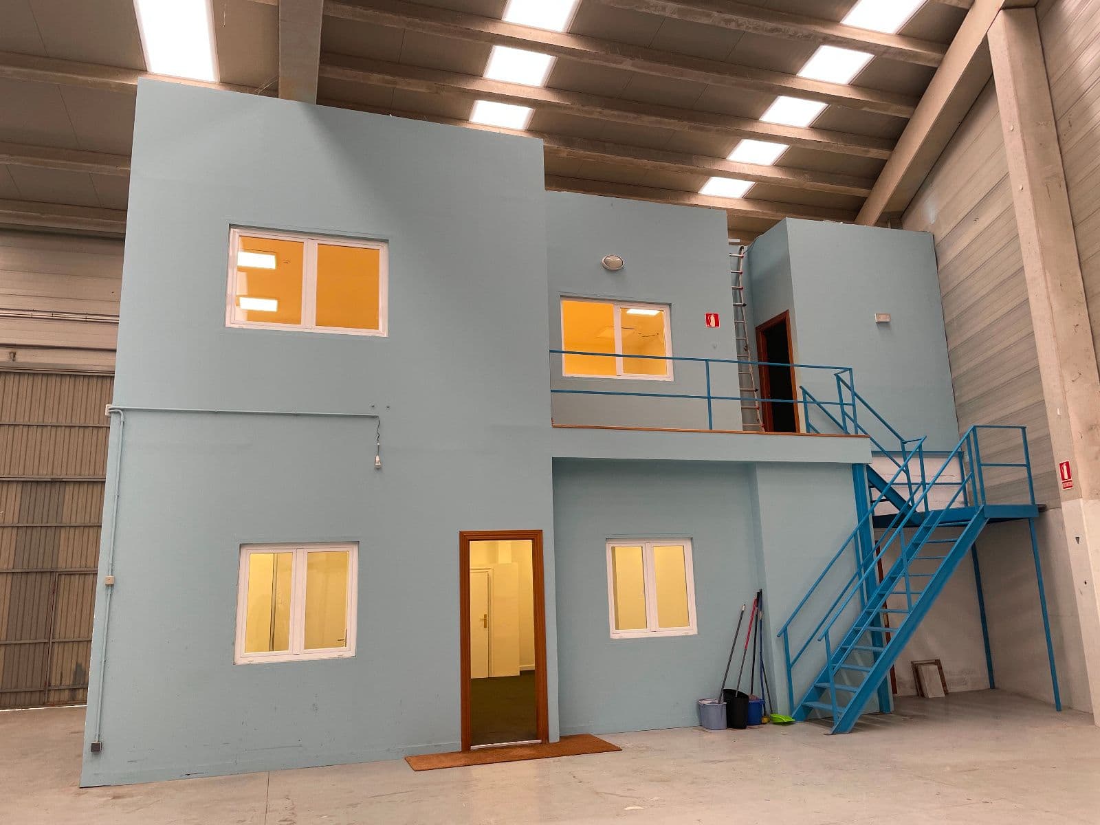 Se vende amplia nave industrial en el polígono Uritiasolo.  Exento de los procedimientos de declaración en materia de calidad de suelo - imagen 5
