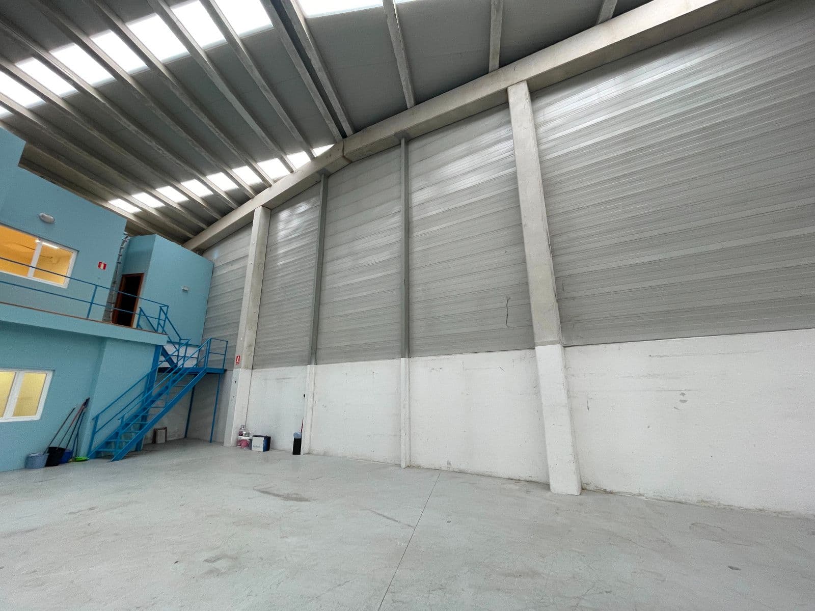 Se vende amplia nave industrial en el polígono Uritiasolo.  Exento de los procedimientos de declaración en materia de calidad de suelo - imagen 27