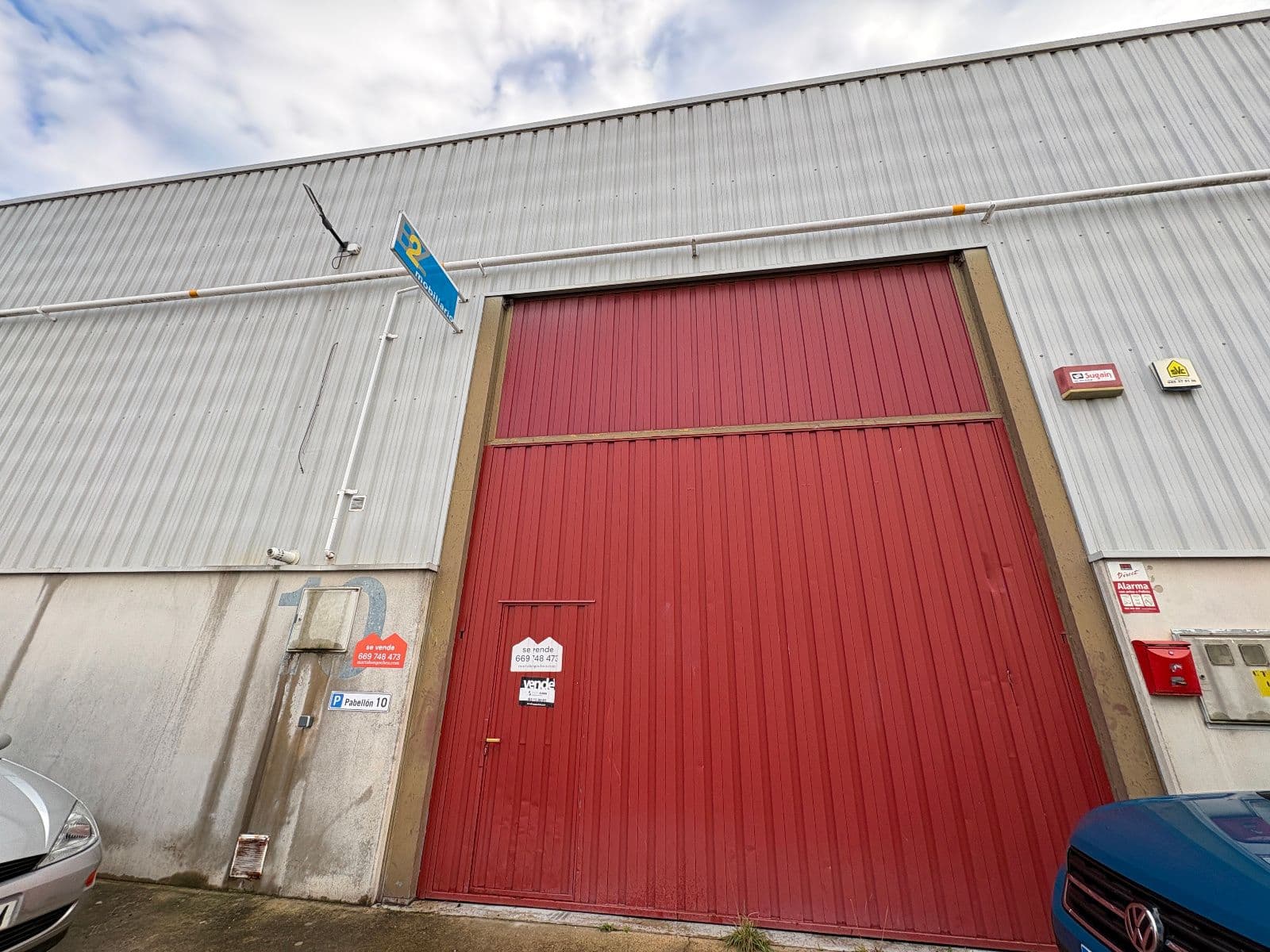 Se vende amplia nave industrial en el polígono Uritiasolo.  Exento de los procedimientos de declaración en materia de calidad de suelo