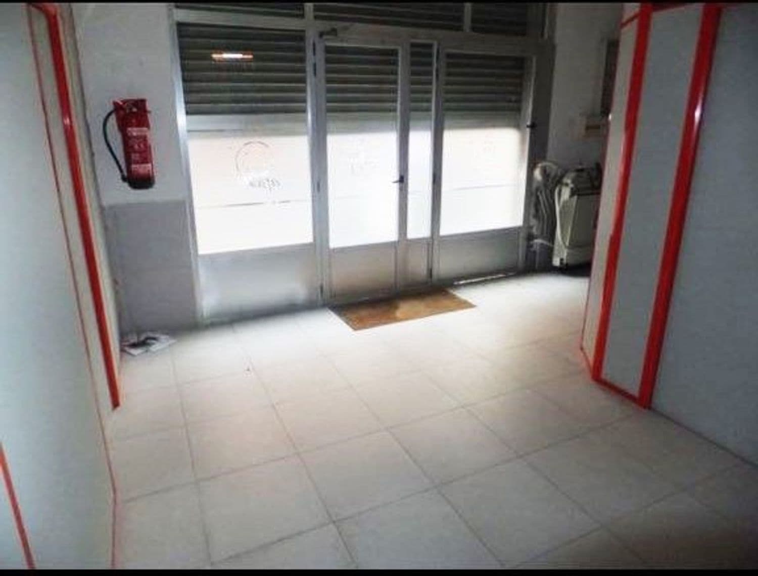 SE VENDE LOCAL EN LA REFORMADA CALLE ALDAVE - imagen 2