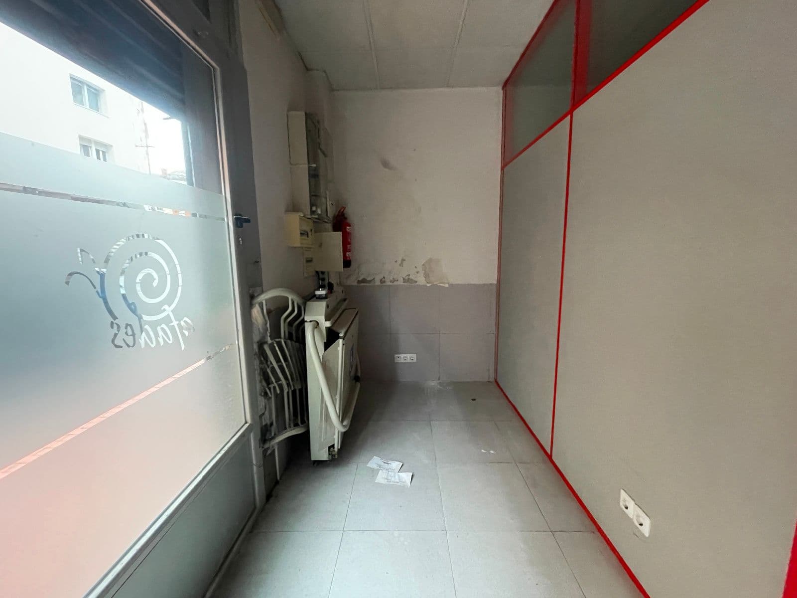 SE VENDE LOCAL EN LA REFORMADA CALLE ALDAVE - imagen 11