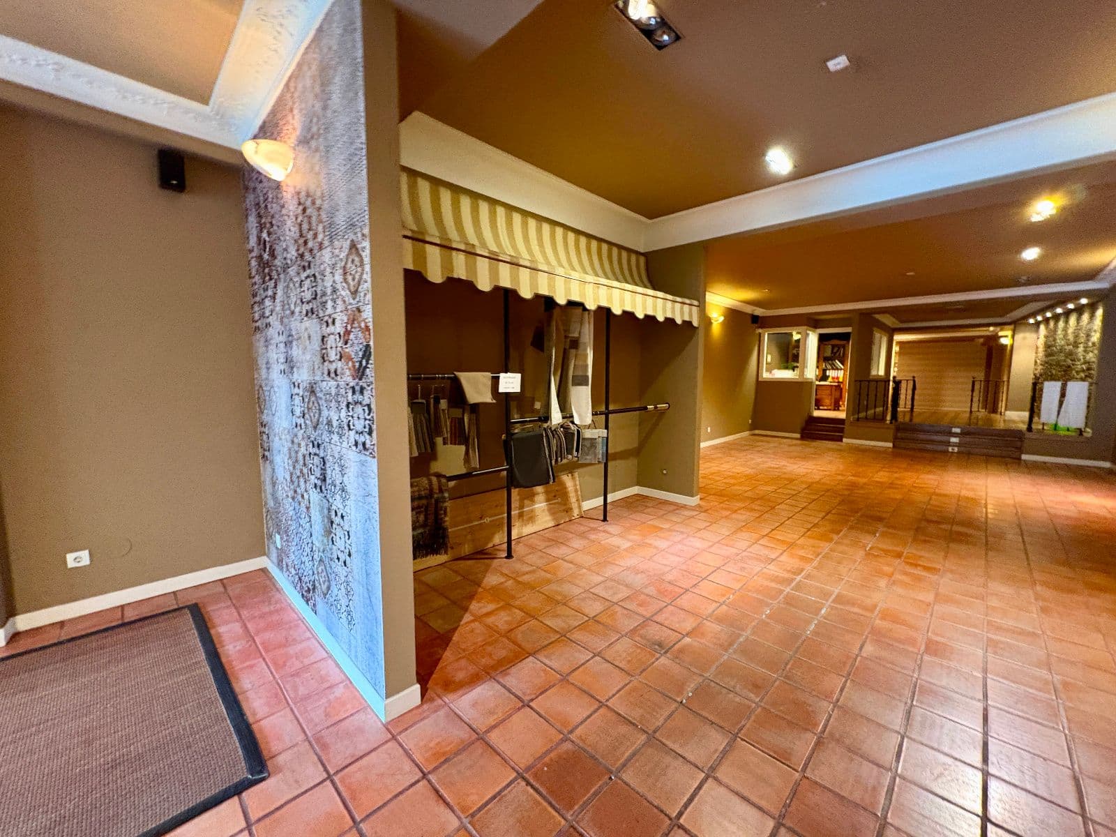 SE VENDE LOCAL COMERCIAL EN CALLE FLORIDA