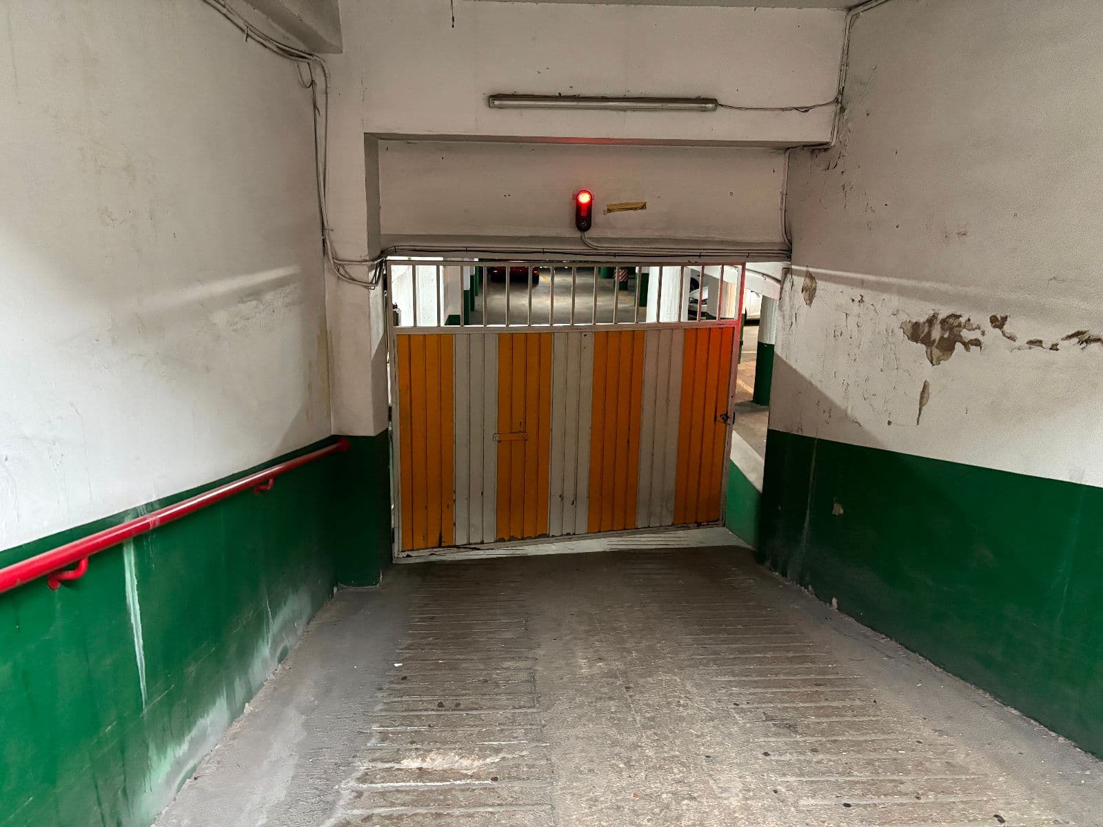 SE VENDE PLAZA DE GARAJE EN MANUEL IRADIER - imagen 2