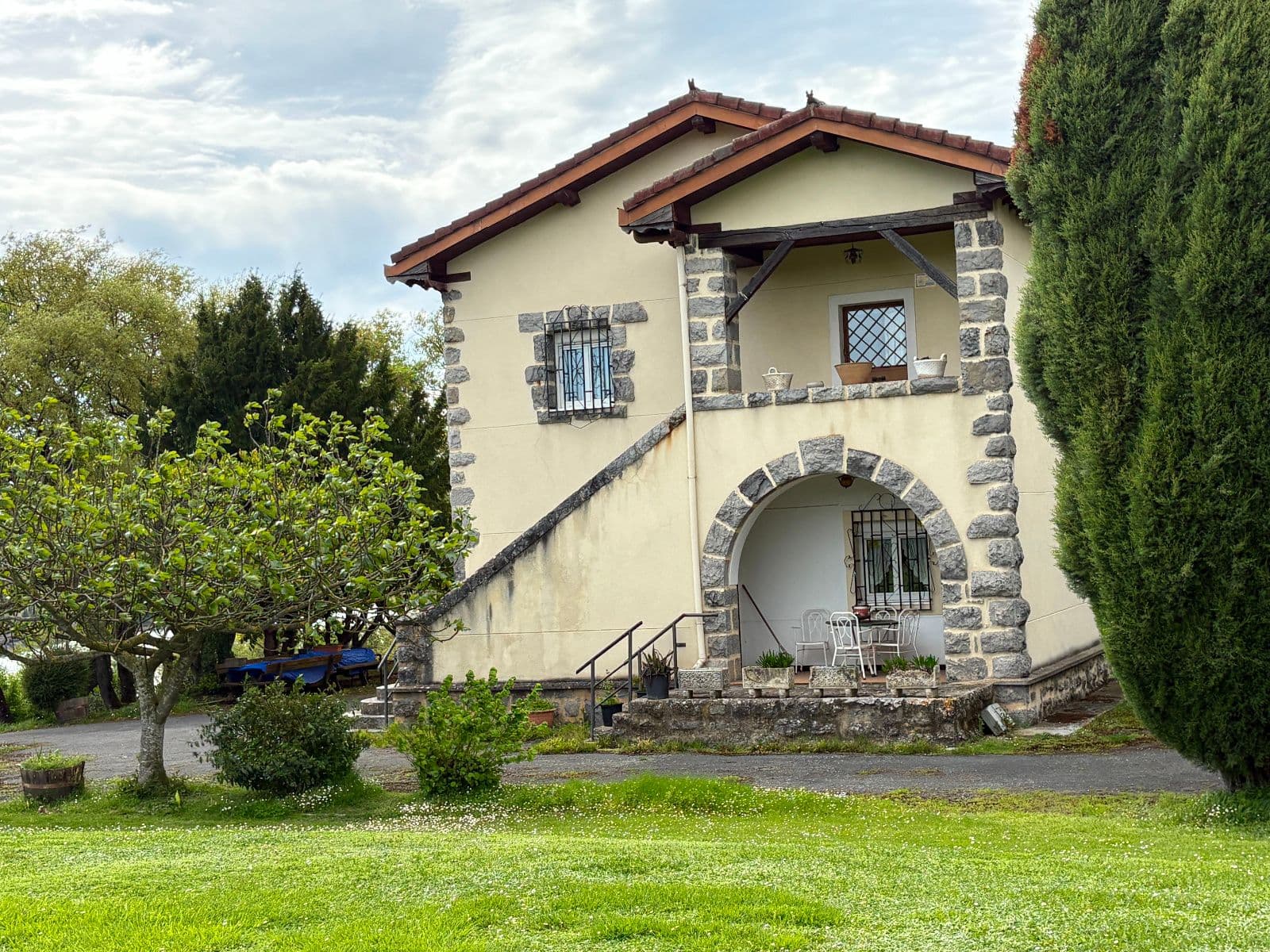 SE VENDE VIVIENDA FAMILIAR ÚNICA EN URRUNAGA. IDÓNEA PARA PROYECTO DE INVERSIÓN. - imagen 2