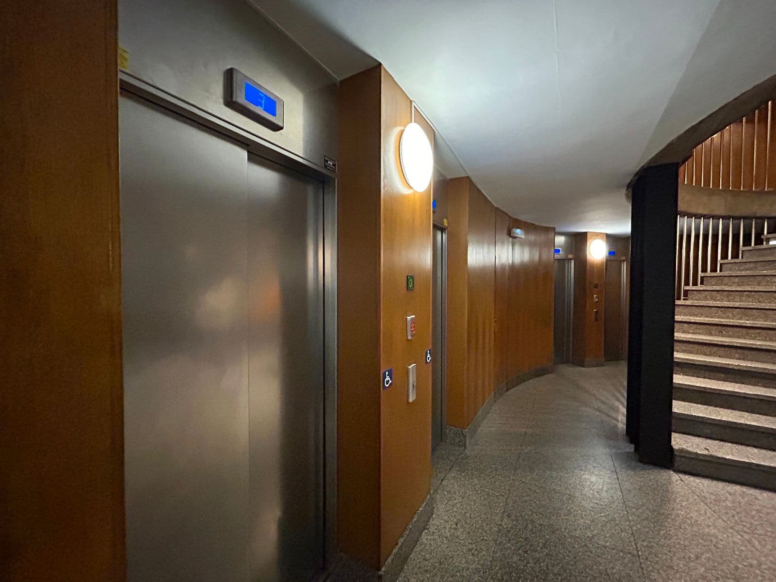 SE VENDE PLAZA DE GARAJE EN GENERAL ALAVA 10 - imagen 5