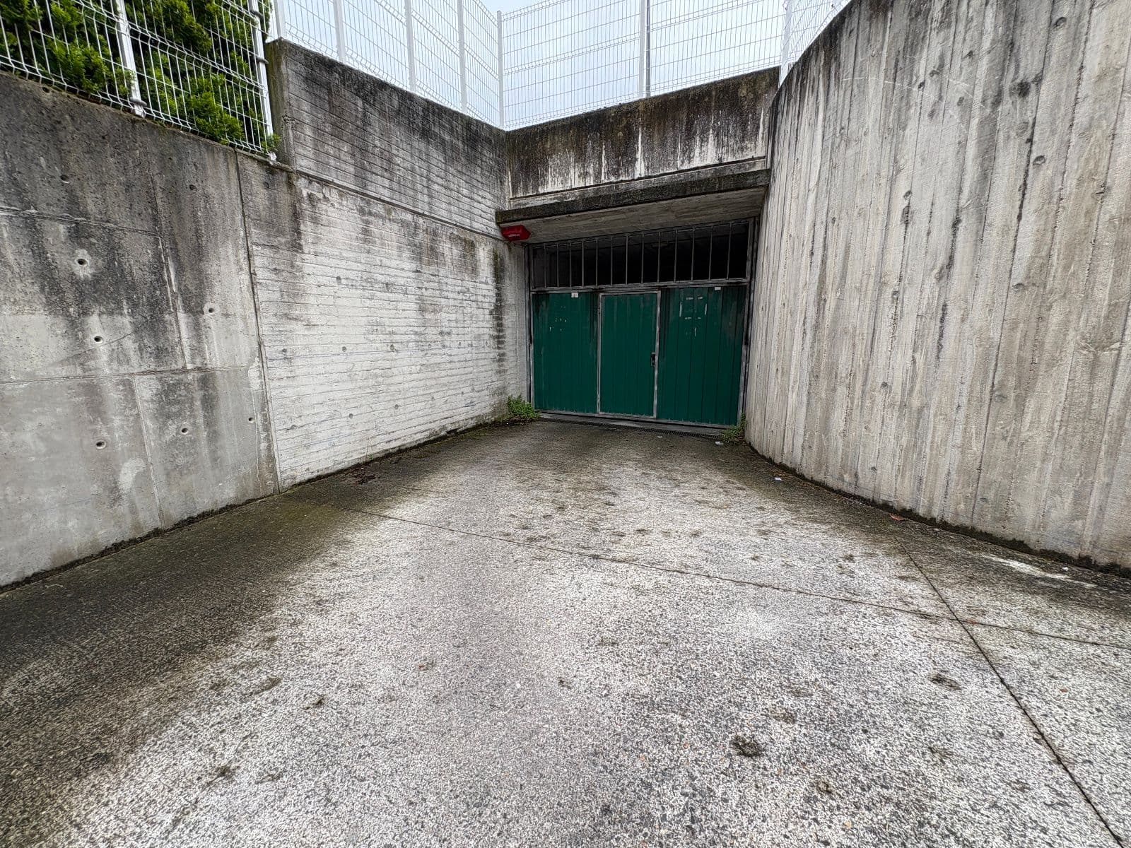 SE VENDEN DOS  PLAZAS Y TRASTERO  DE GARAJE EN CALLE MIREN MARTINEZ DEL BURGO - imagen 10