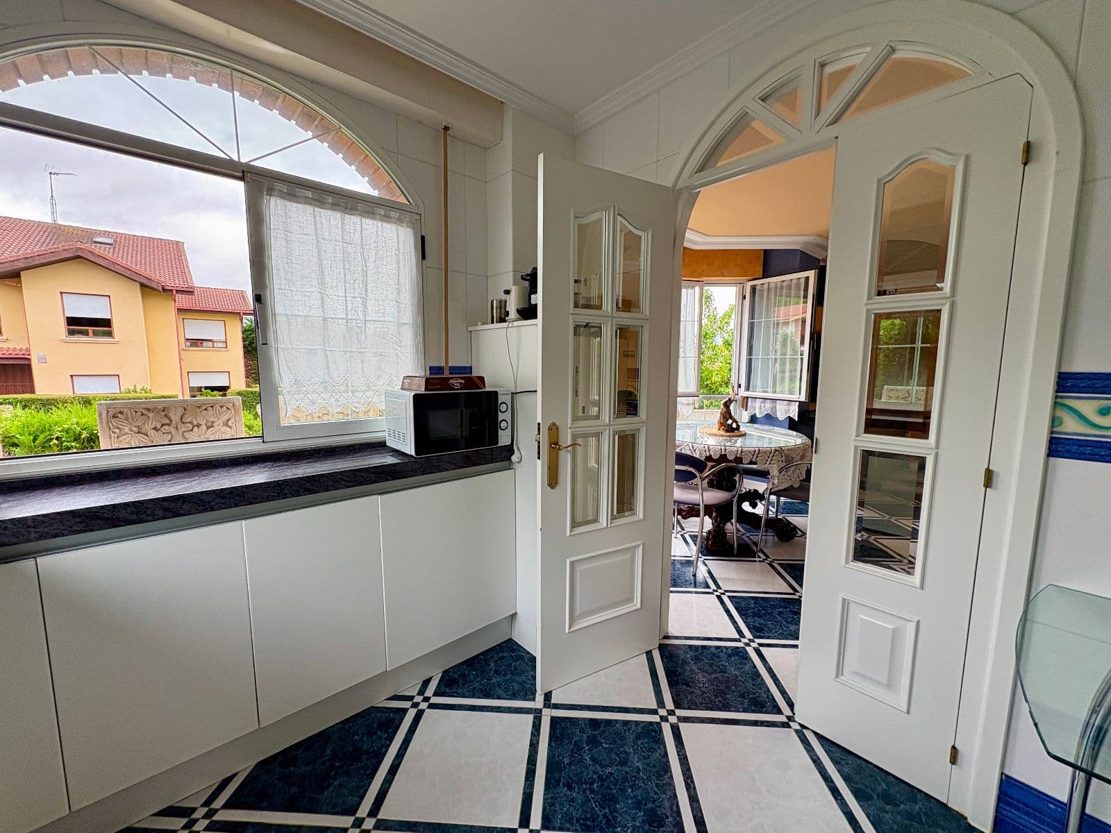 Se vende chalet independiente con jardín y piscina en Etxabarri-Ibiña. - imagen 5