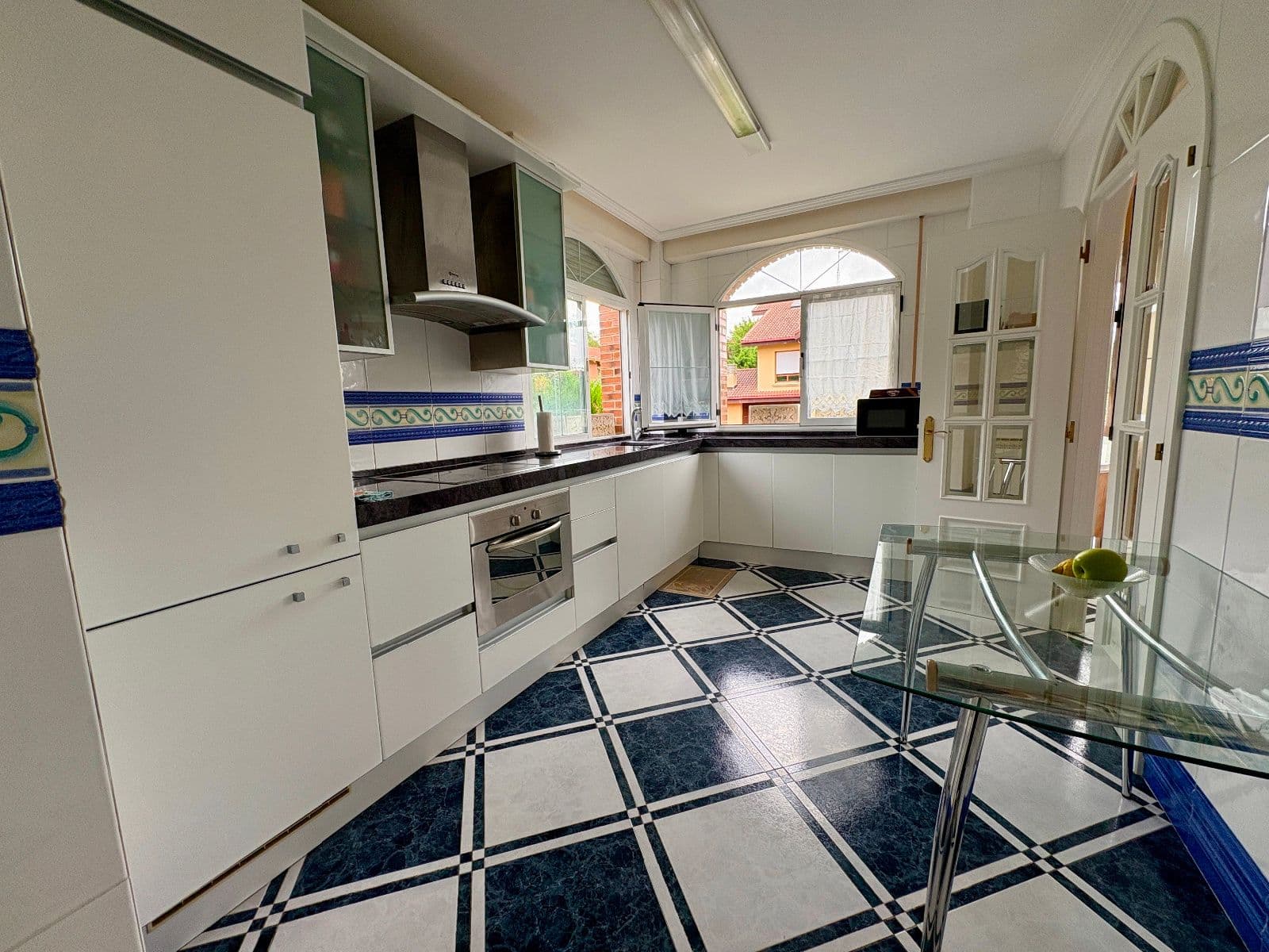 Se vende chalet independiente con jardín y piscina en Etxabarri-Ibiña. - imagen 7