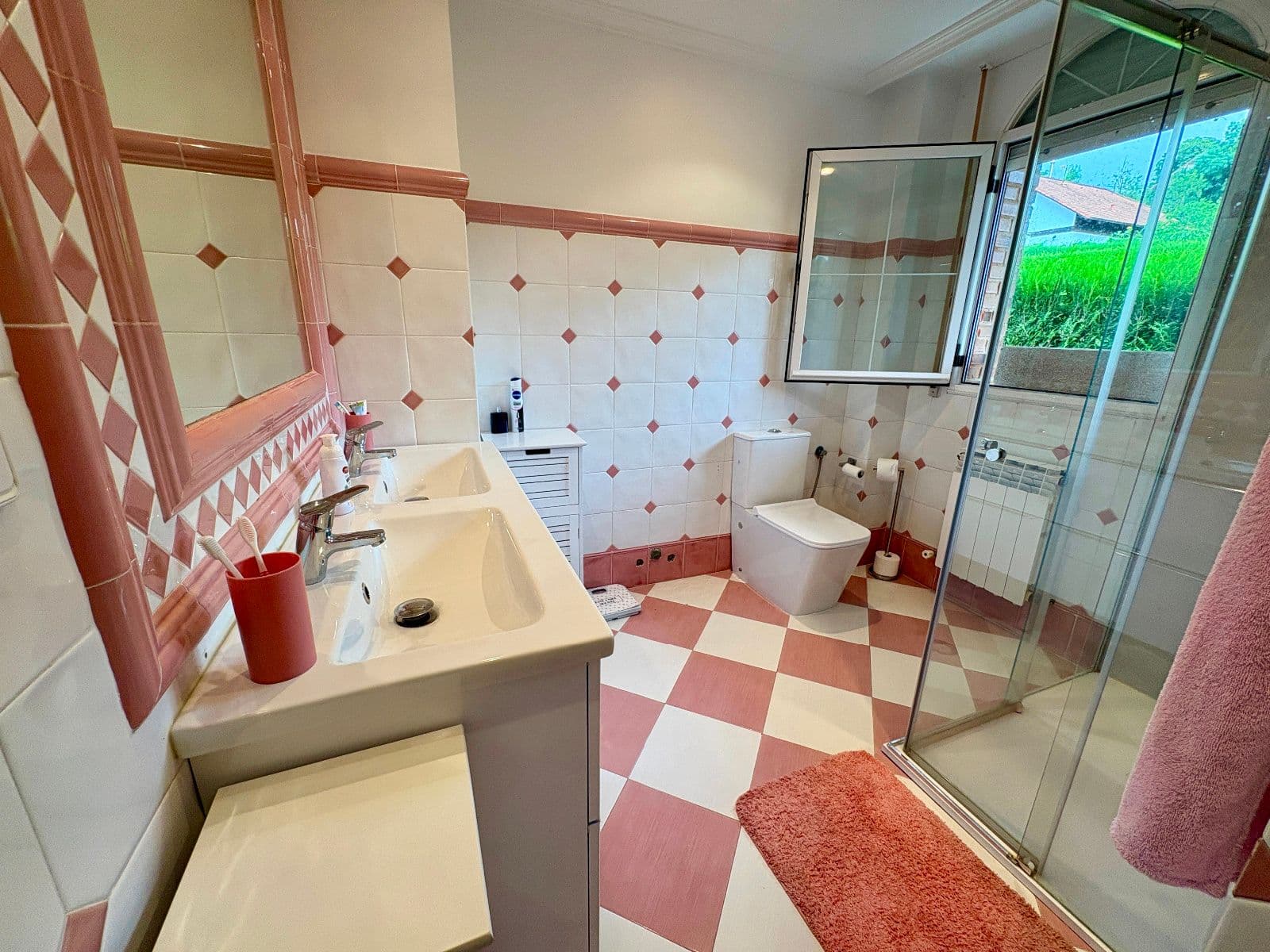 Se vende chalet independiente con jardín y piscina en Etxabarri-Ibiña. - imagen 23