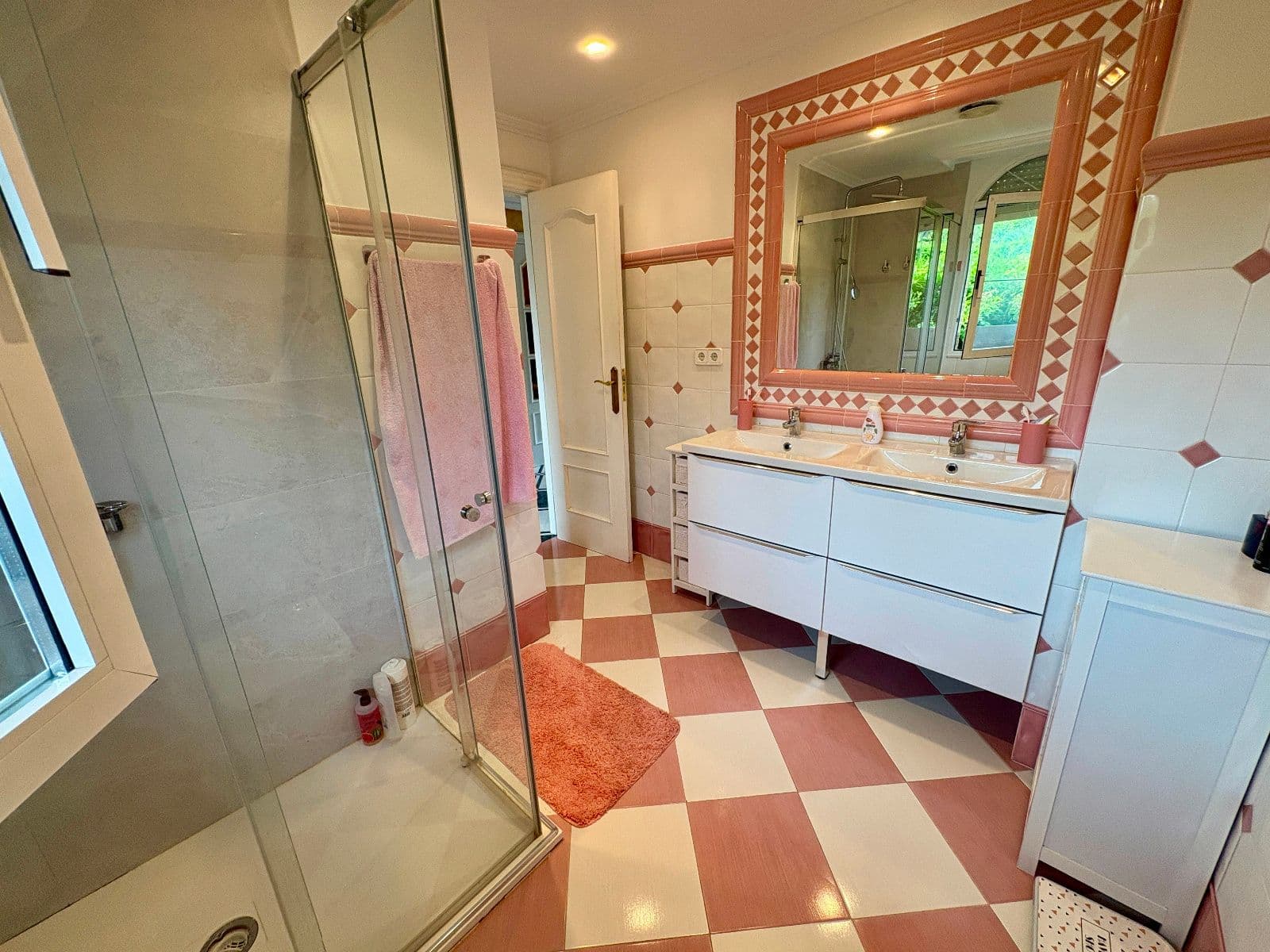 Se vende chalet independiente con jardín y piscina en Etxabarri-Ibiña. - imagen 24