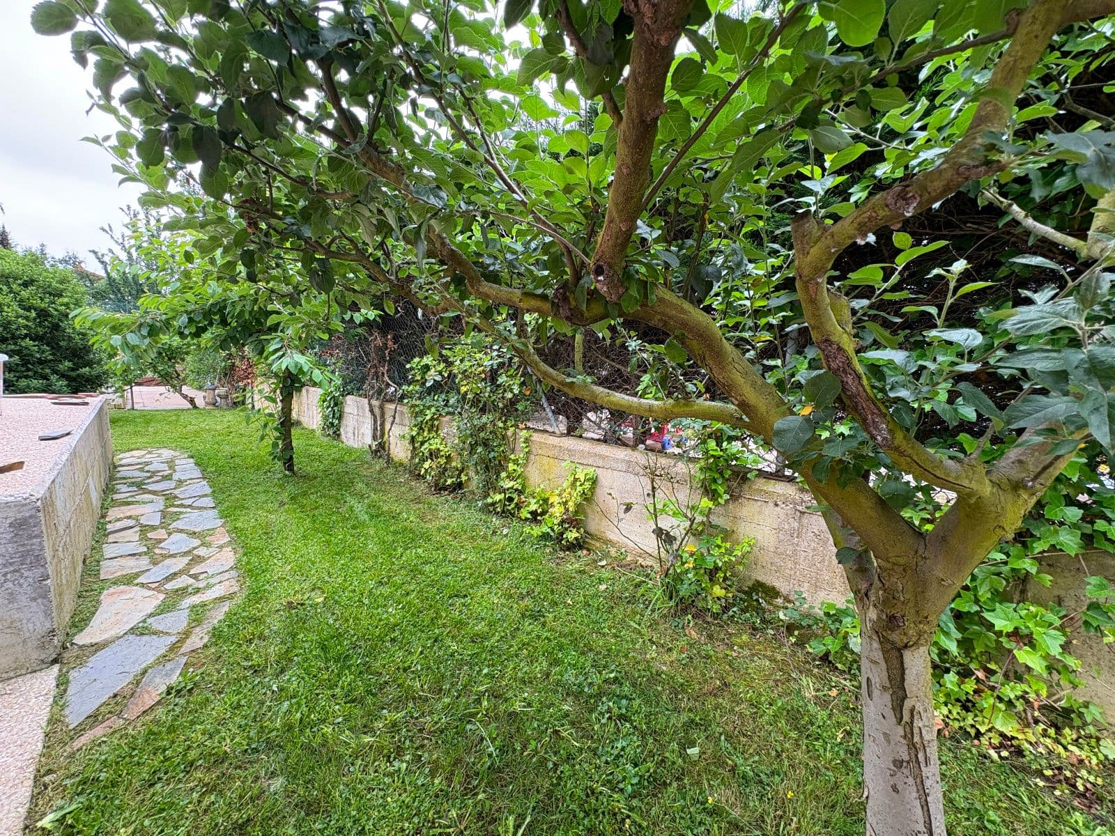 Se vende chalet independiente con jardín y piscina en Etxabarri-Ibiña. - imagen 57