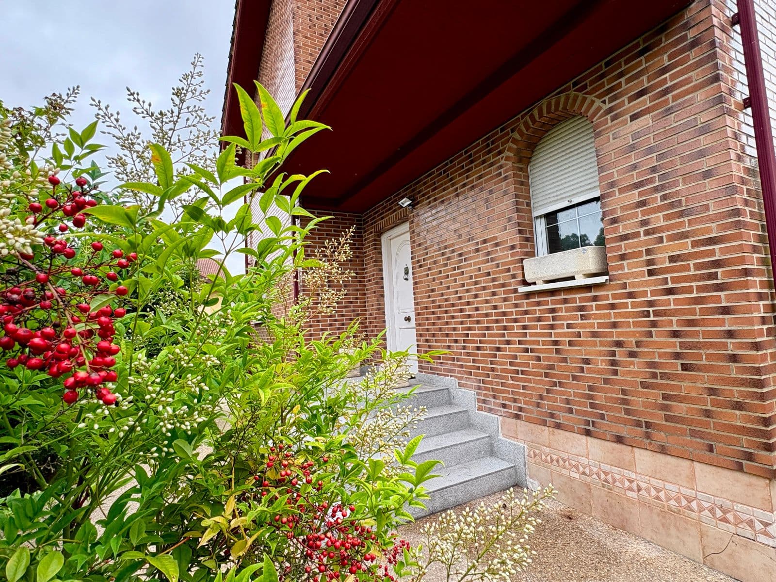 Se vende chalet independiente con jardín y piscina en Etxabarri-Ibiña. - imagen 62