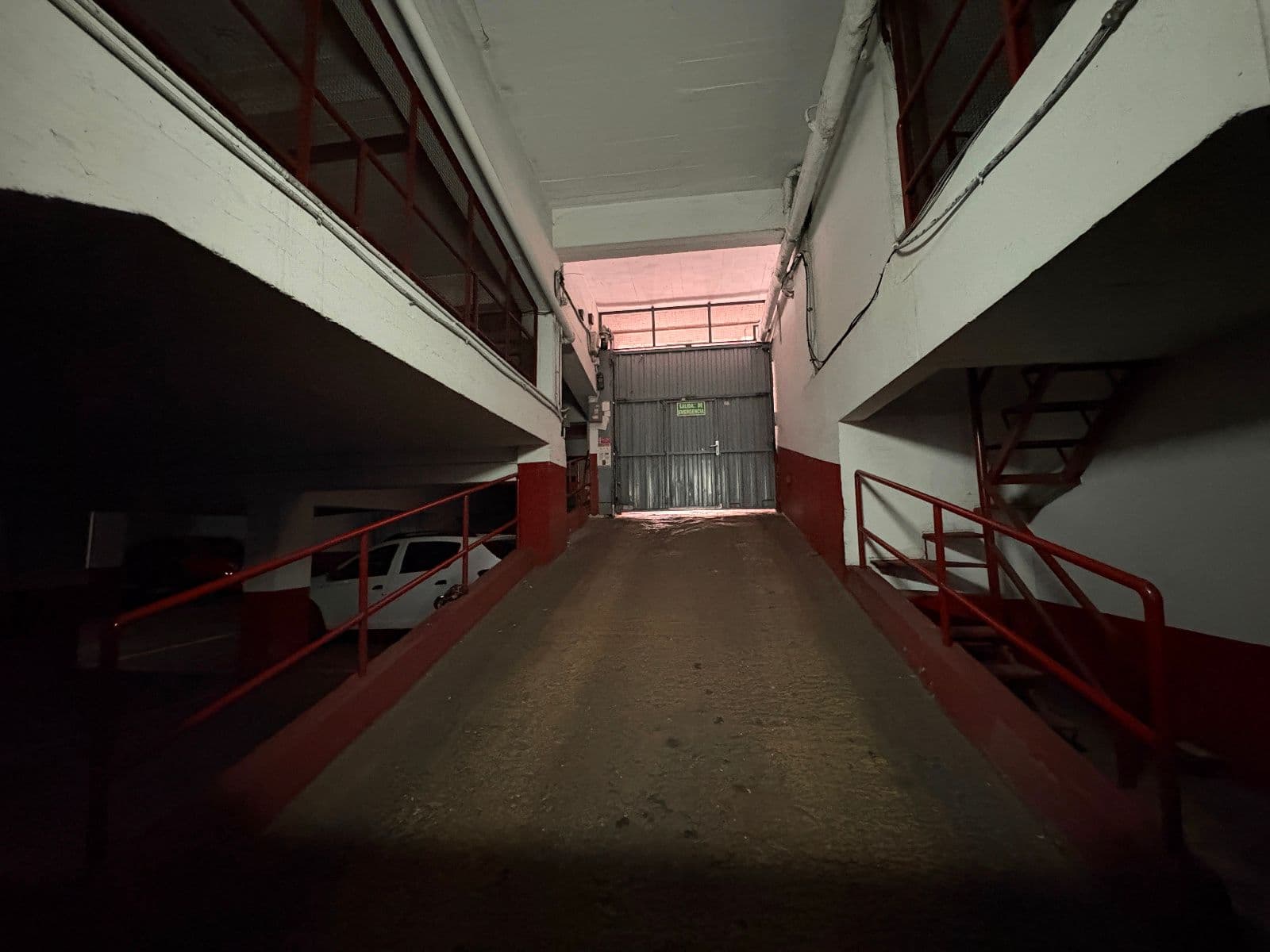 SE VENDE PLAZA DE GARAJE EN MANUEL IRADIER - imagen 6