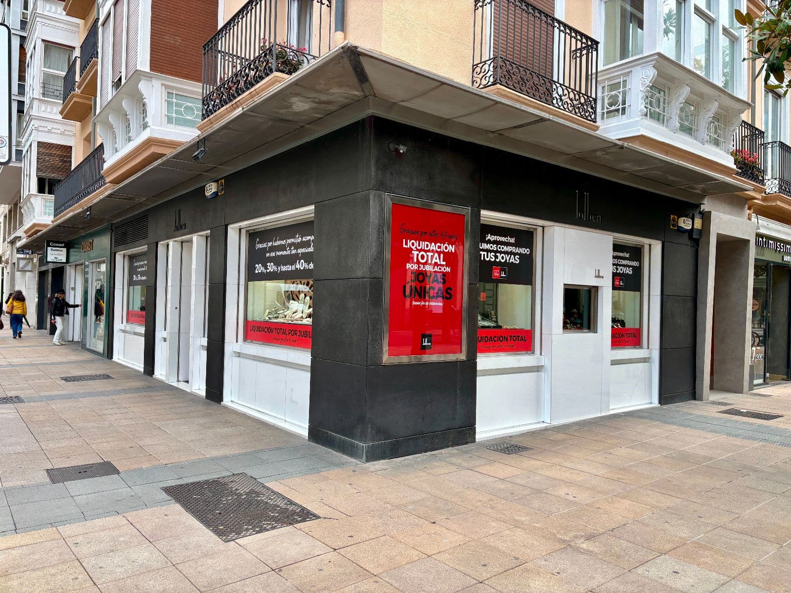 Local en esquina privilegiada entre General Álava y calle Dato. AHORA SIN TRASPASO.