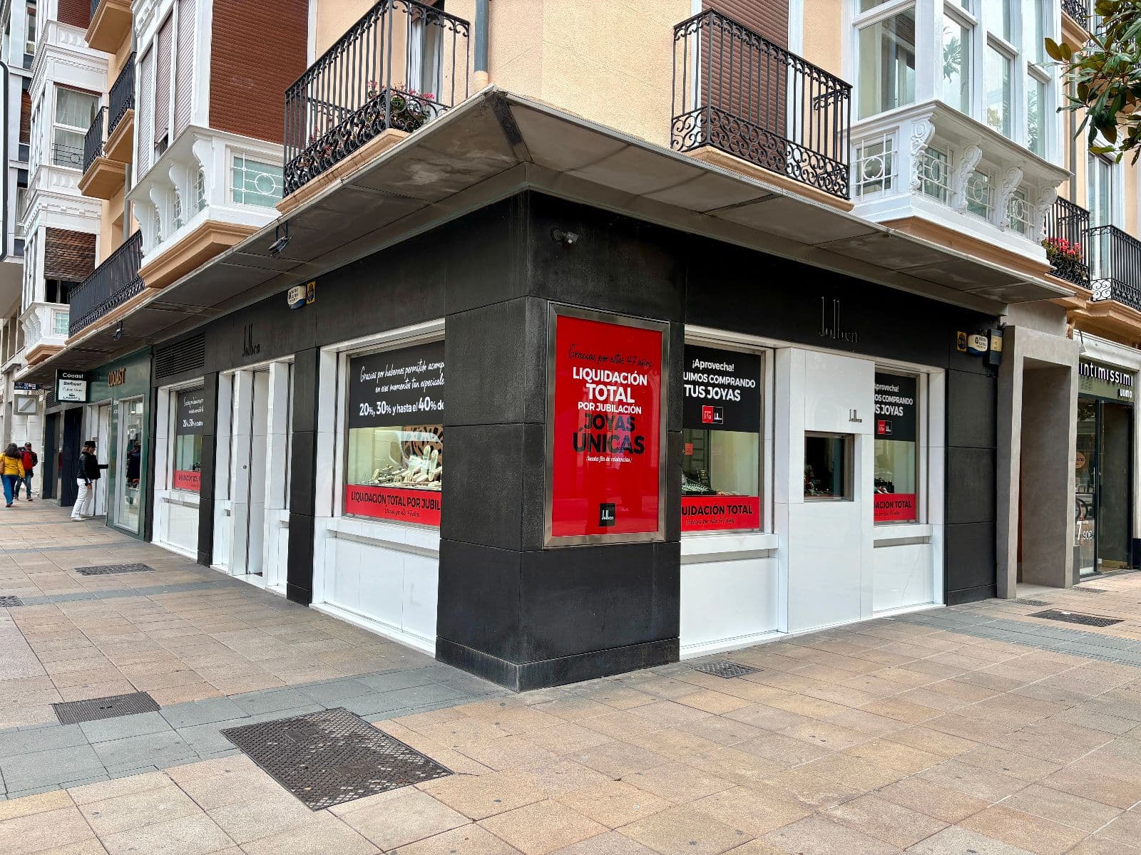 Local en esquina privilegiada entre General Álava y calle Dato. AHORA SIN TRASPASO. - imagen 3