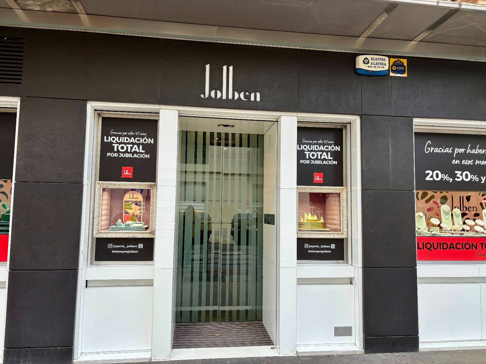 Local en esquina privilegiada entre General Álava y calle Dato. AHORA SIN TRASPASO. - imagen 5