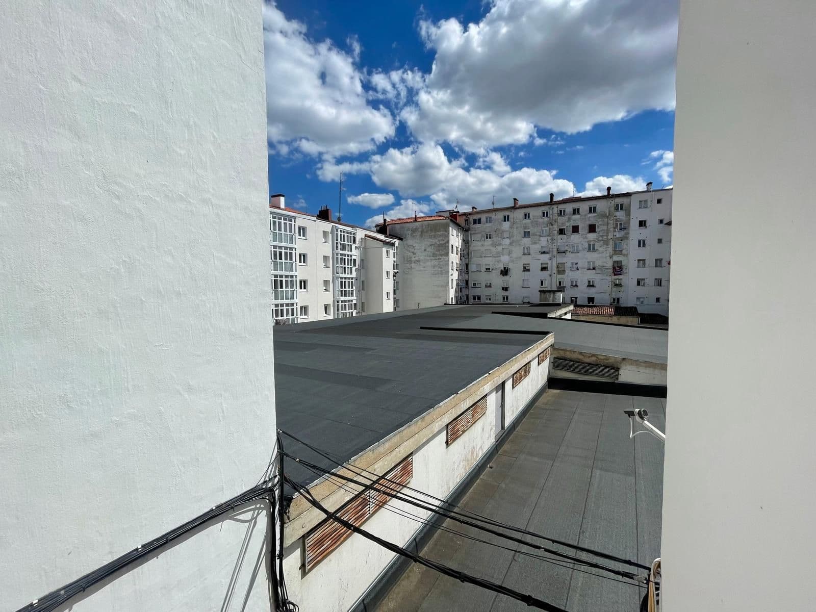 SE VENDE piso en rentabilidad 6% junto al centro en  Manuel Díaz de Arcaya. - imagen 14