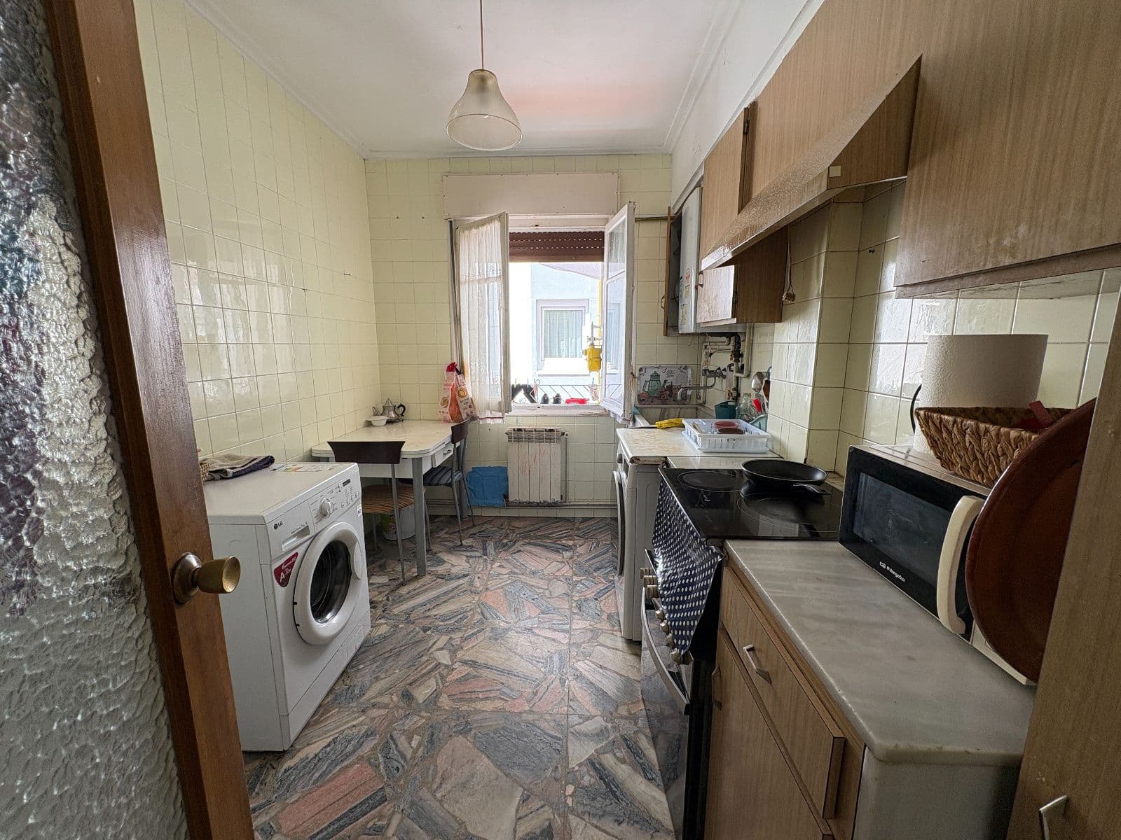 SE VENDE piso en rentabilidad 6% junto al centro en  Manuel Díaz de Arcaya. - imagen 5