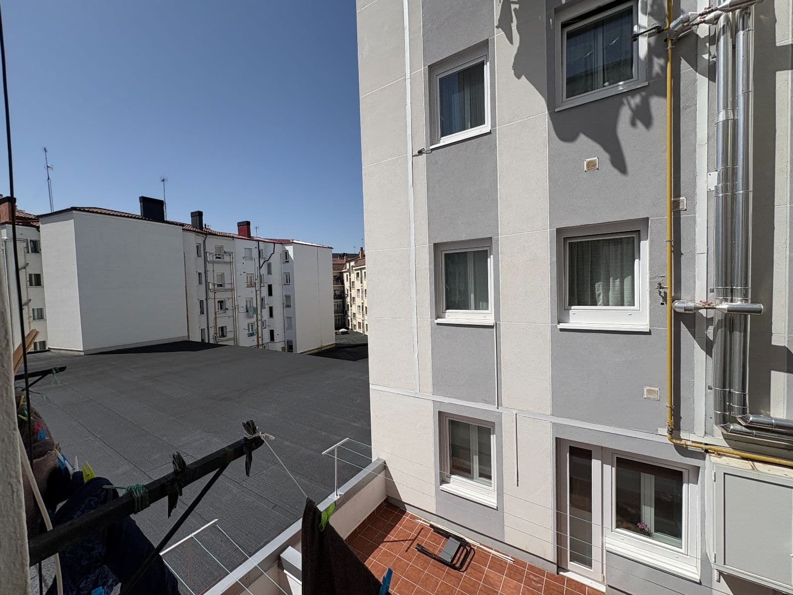SE VENDE piso en rentabilidad 6% junto al centro en  Manuel Díaz de Arcaya. - imagen 12