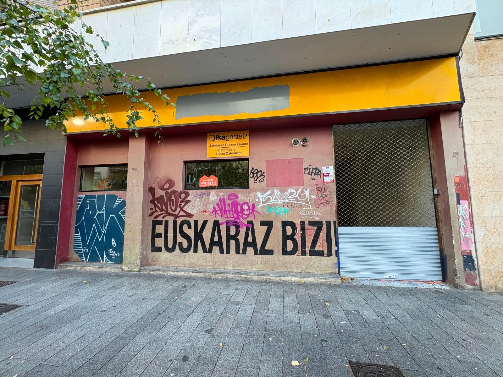 Local comercial en venta en calle Badaia, 25 – Zona Palacio de Congresos