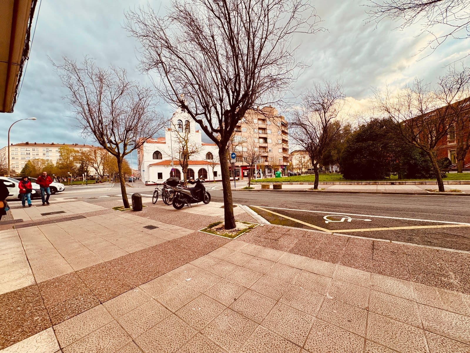 Local junto a Universidades, 28m2