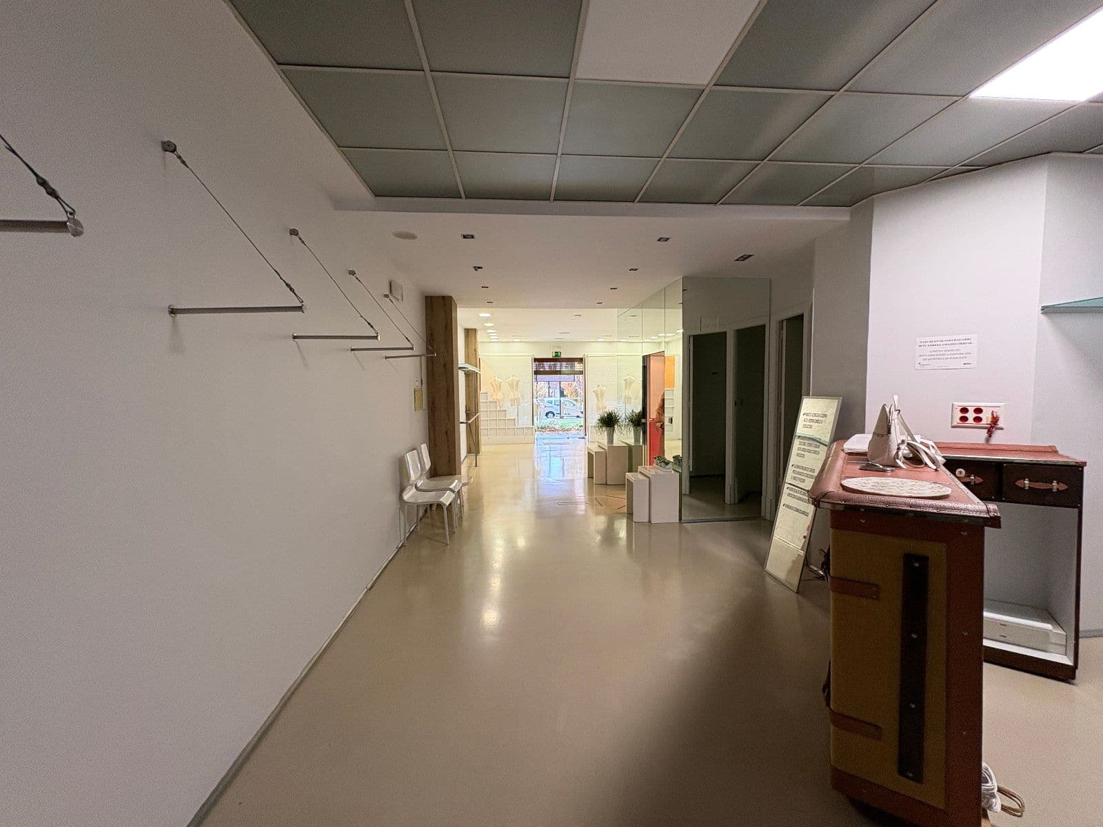 SE VENDE  Y SE ALQUILA LOCAL COMERCIAL EN AVENIDA GASTEIZ - imagen 11