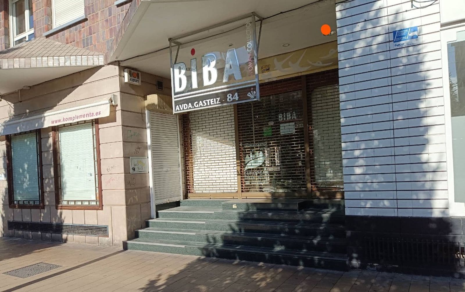 SE VENDE  Y SE ALQUILA LOCAL COMERCIAL EN AVENIDA GASTEIZ - imagen 2