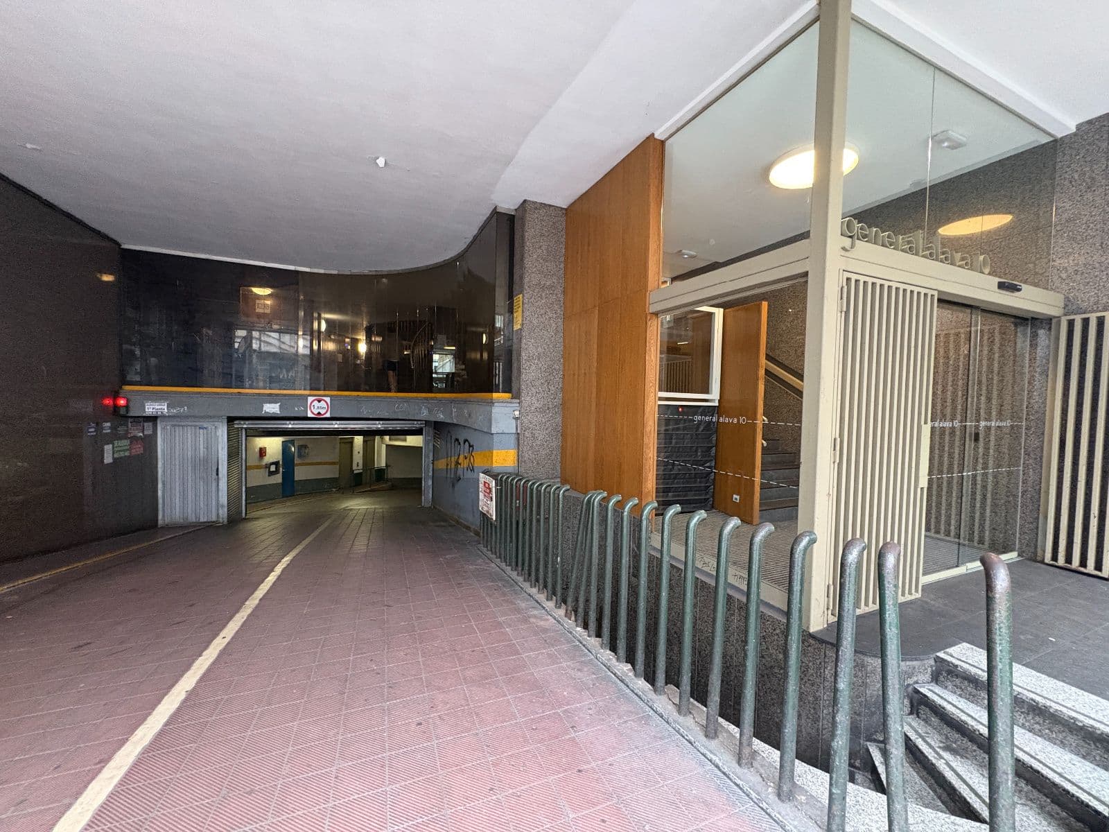 Plaza de garaje doble longitudinal en venta en General Álava 10