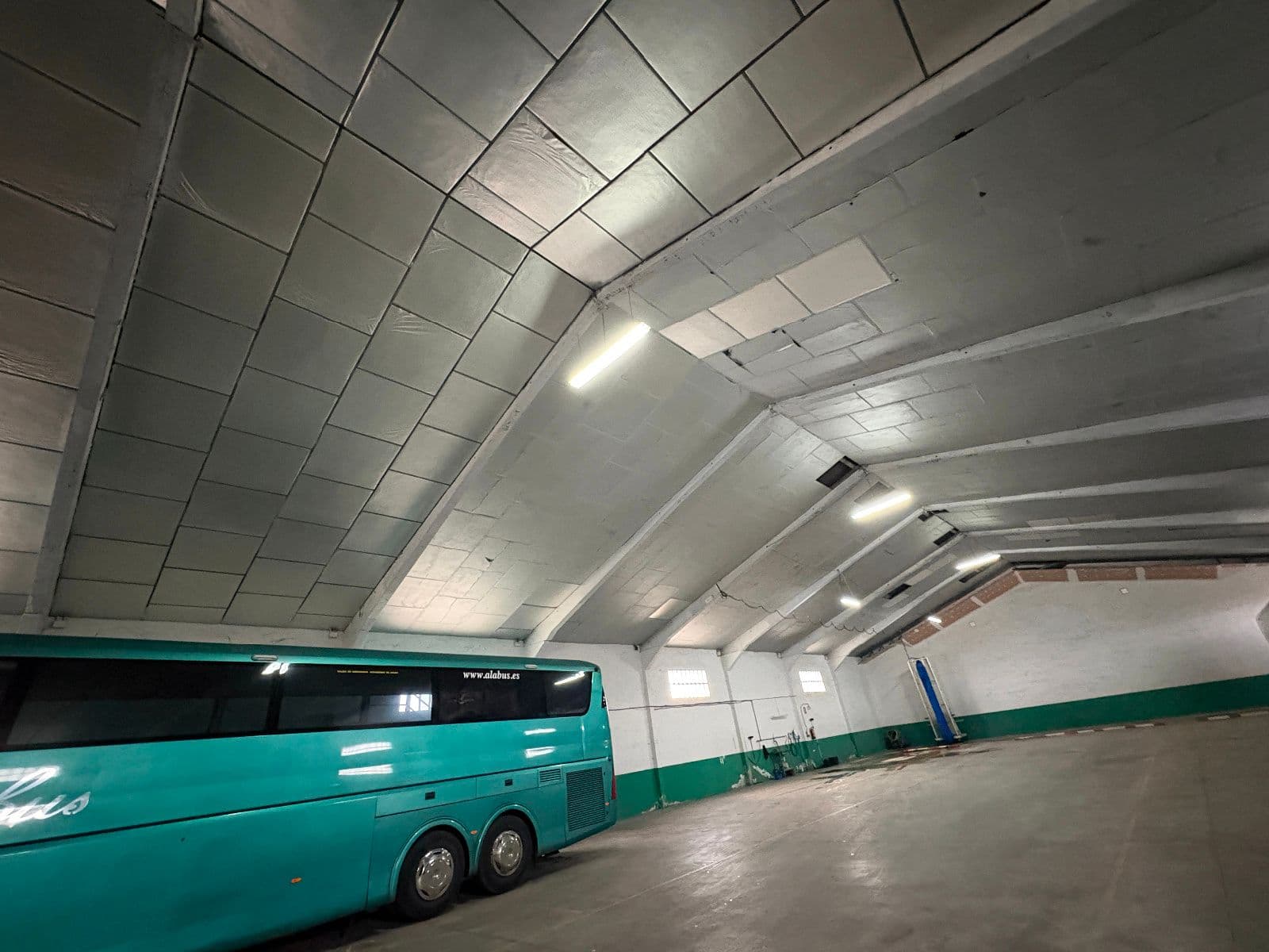 Nave industrial alquilada con parcela en Agurain - imagen 3