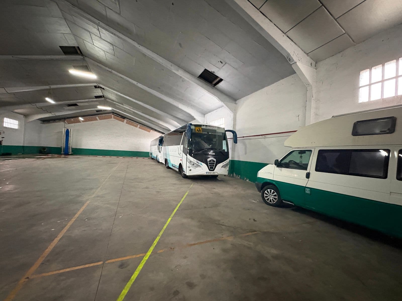 Nave industrial alquilada con parcela en Agurain - imagen 4