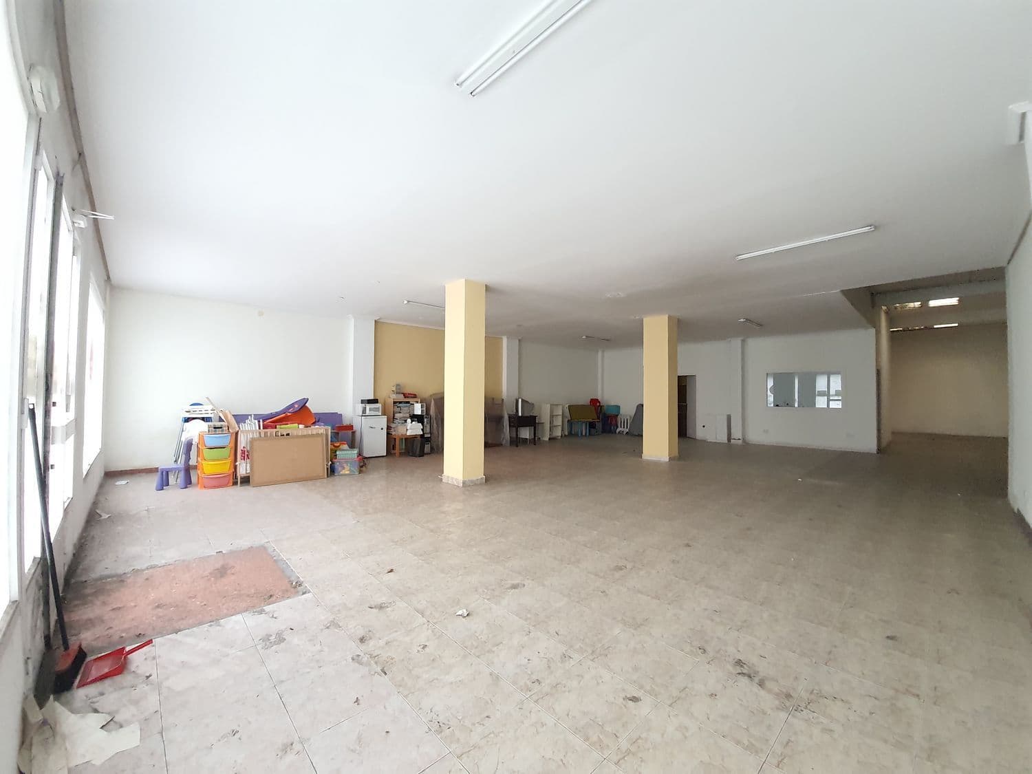 Se vende Local de 250 m² en Portal de Arriaga con 10 m de fachada - imagen 2