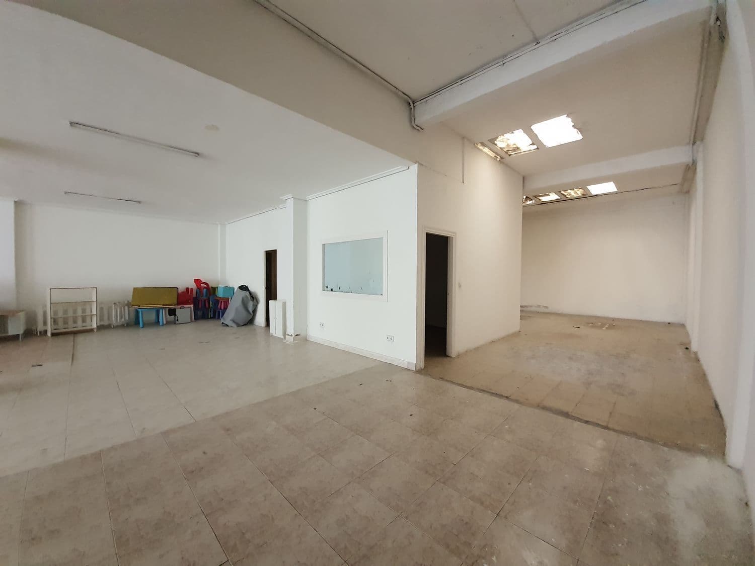 Se vende Local de 250 m² en Portal de Arriaga con 10 m de fachada - imagen 5