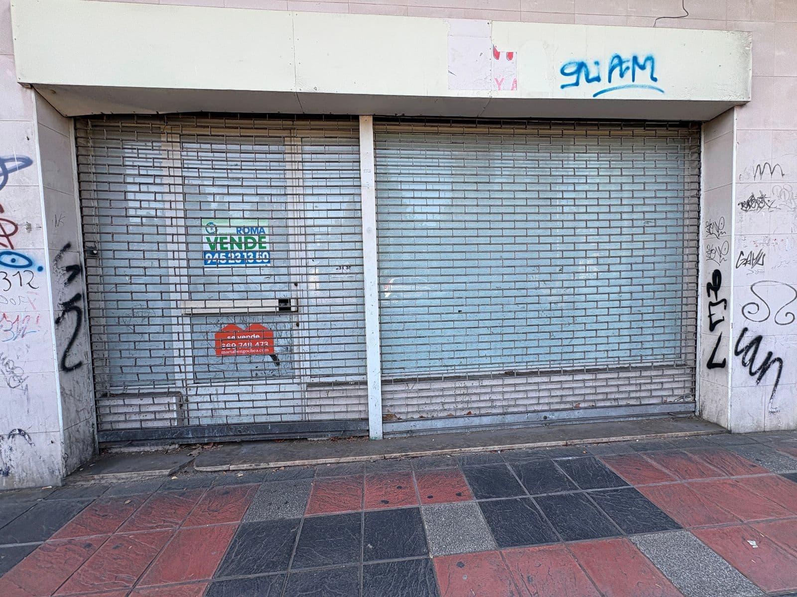 Se vende Local de 250 m² en Portal de Arriaga con 10 m de fachada