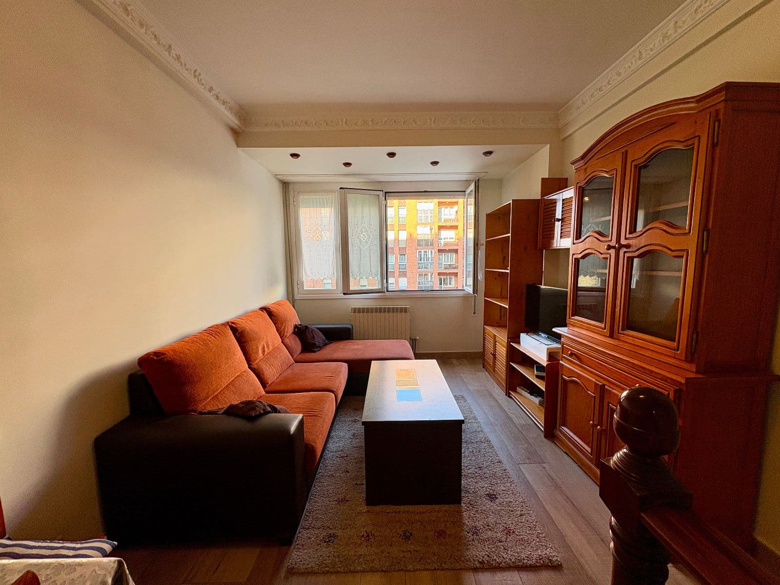 SE ALQUILA DUPLEX EN LA AVENIDA GASTEIZ - imagen 2