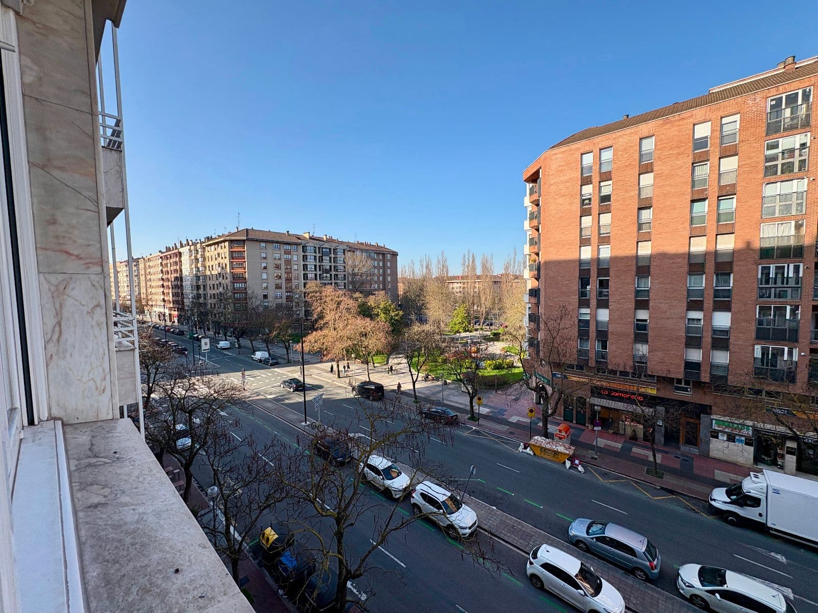 SE ALQUILA DUPLEX EN LA AVENIDA GASTEIZ - imagen 4