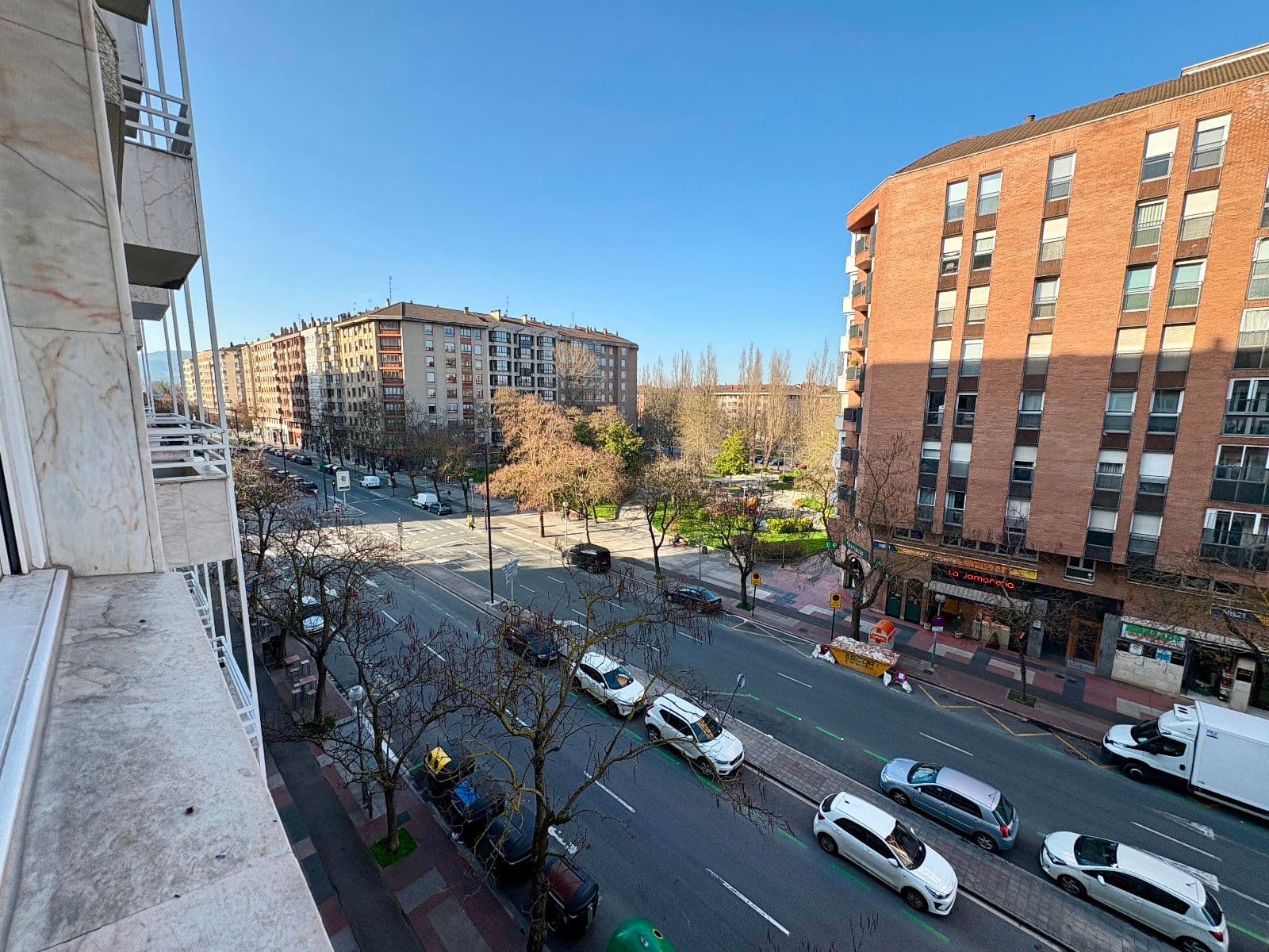 SE ALQUILA DUPLEX EN LA AVENIDA GASTEIZ - imagen 6
