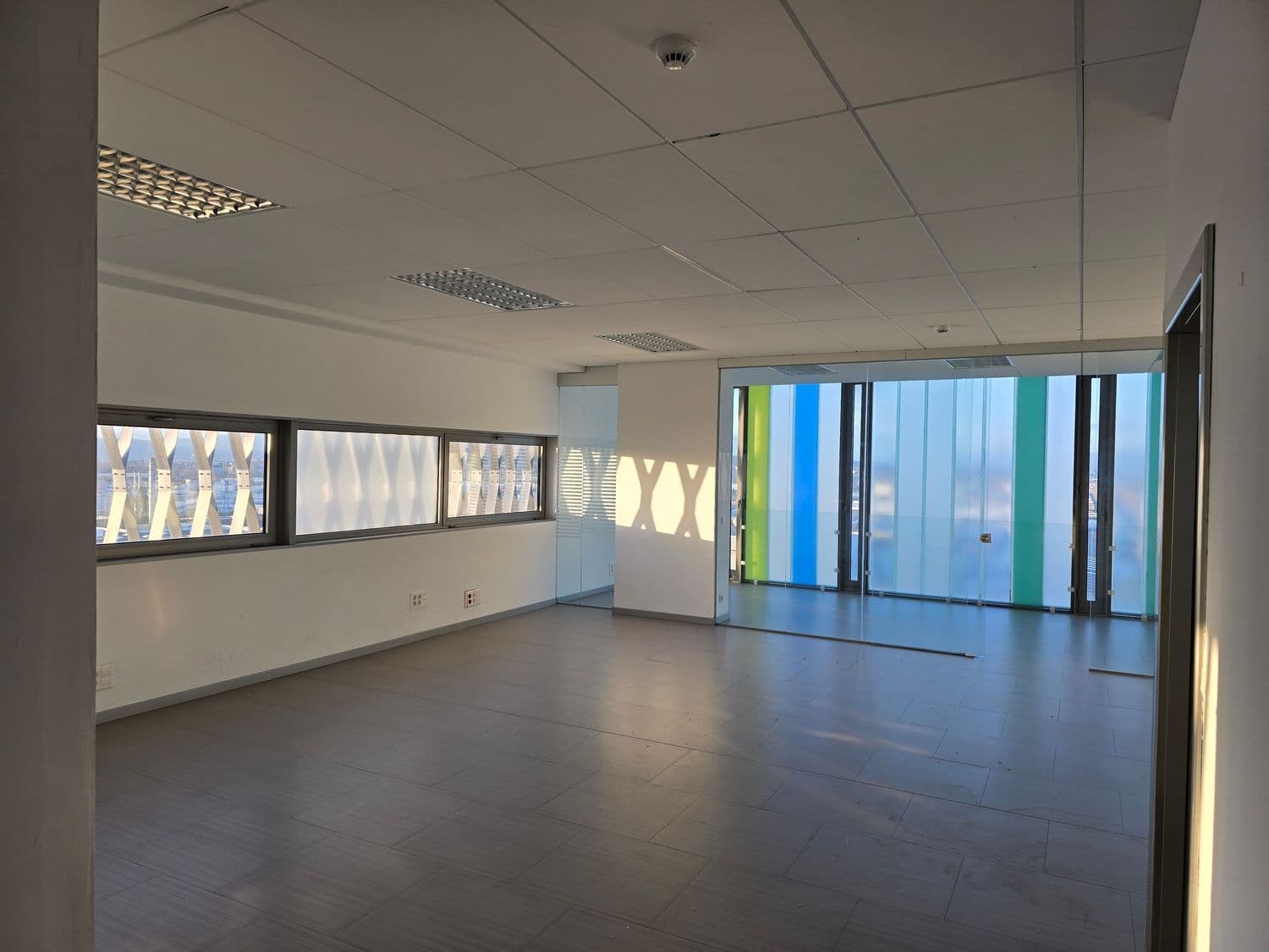 Se alquilan oficinas en Portal de gamarra 1 - imagen 8