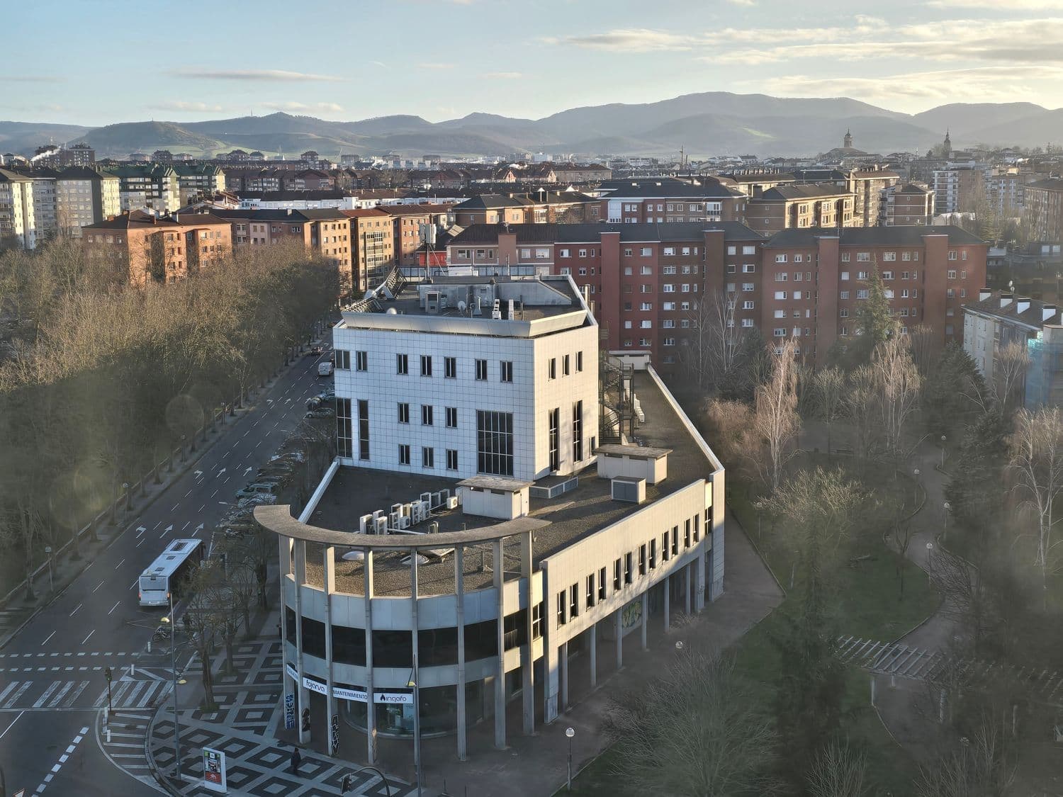 Se alquilan oficinas en Portal de gamarra 1 - imagen 15