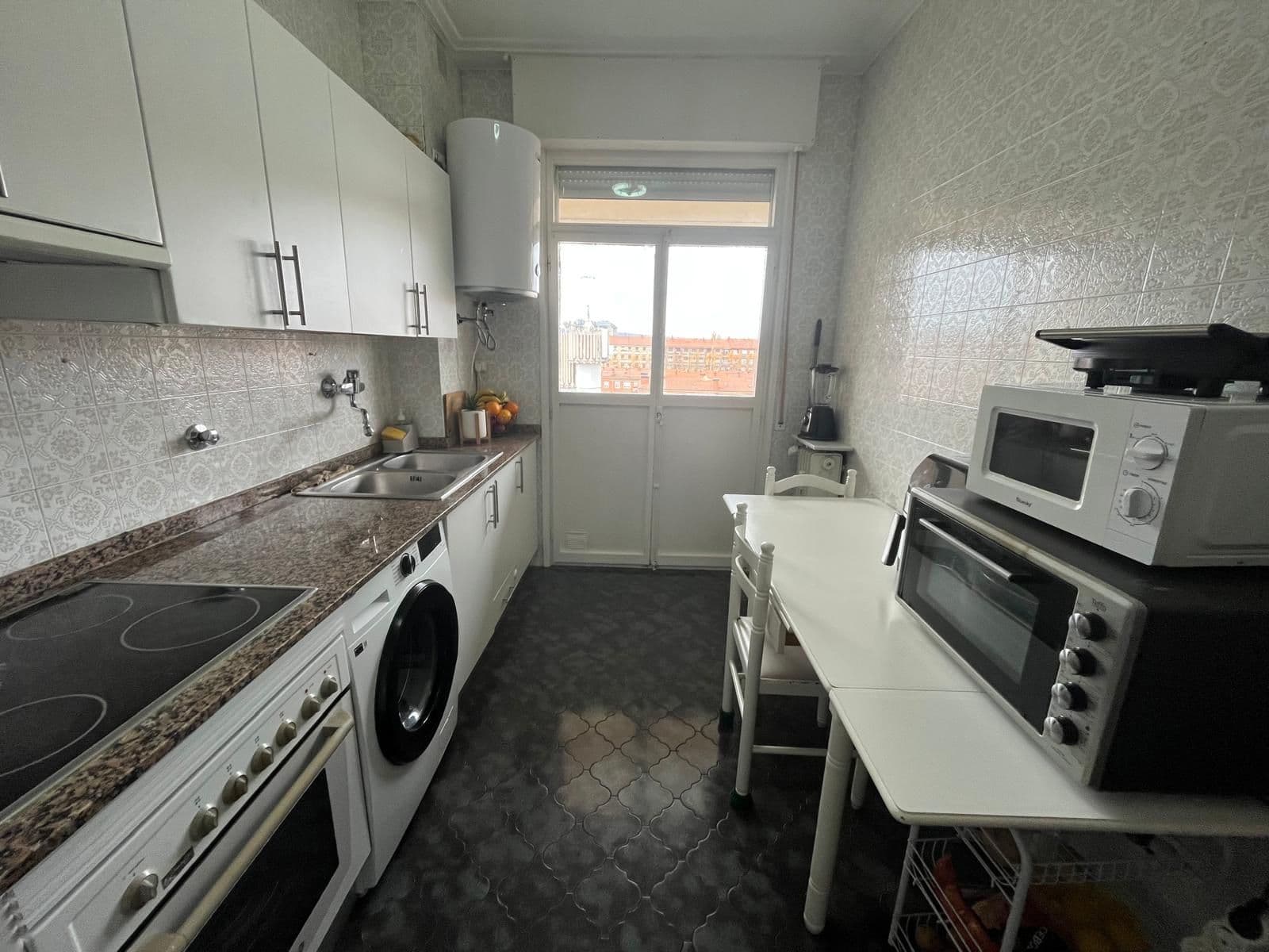 SE VENDE Piso en calle Paraguay con inquilino.