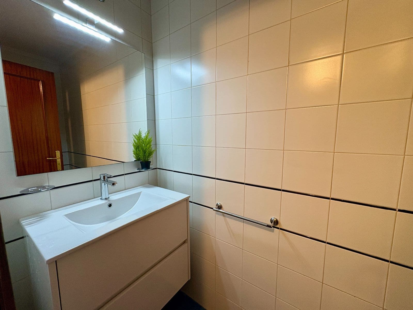 Se vende piso en calle San Antonio de 98m2 y dos habitaciones . - imagen 22
