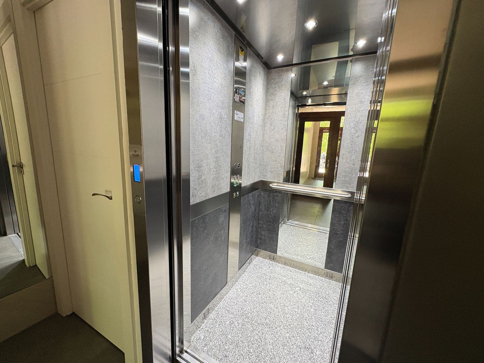 SE VENDE Piso reformado con terraza de 20 m² en Portal de Arriaga - imagen 25