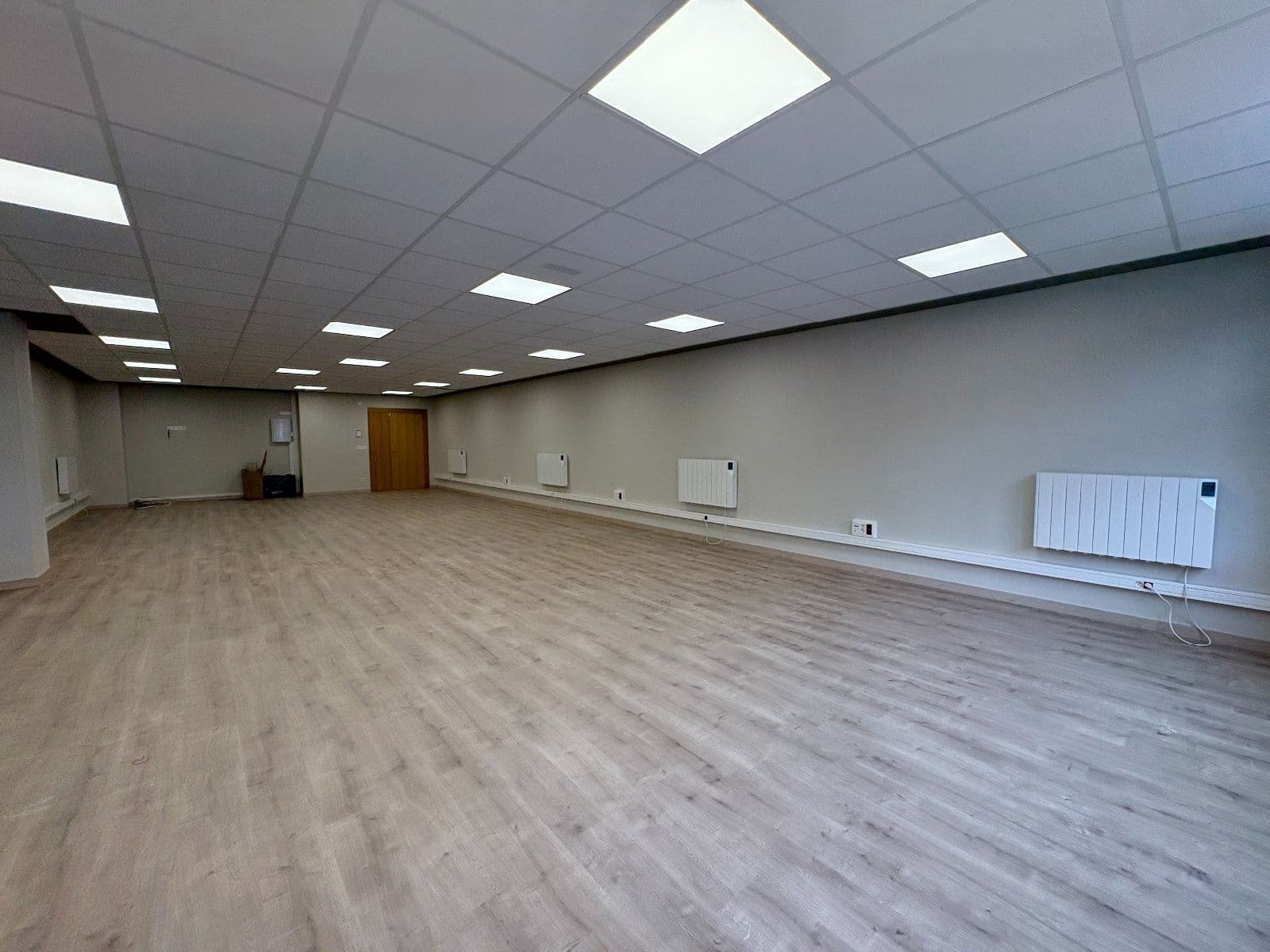 Se alquila oficina reformada de 130 m² en el centro de Vitoria - imagen 2