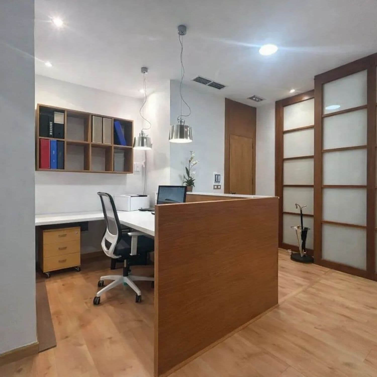 Se vende y se alquila oficina en Avenida Gasteiz.